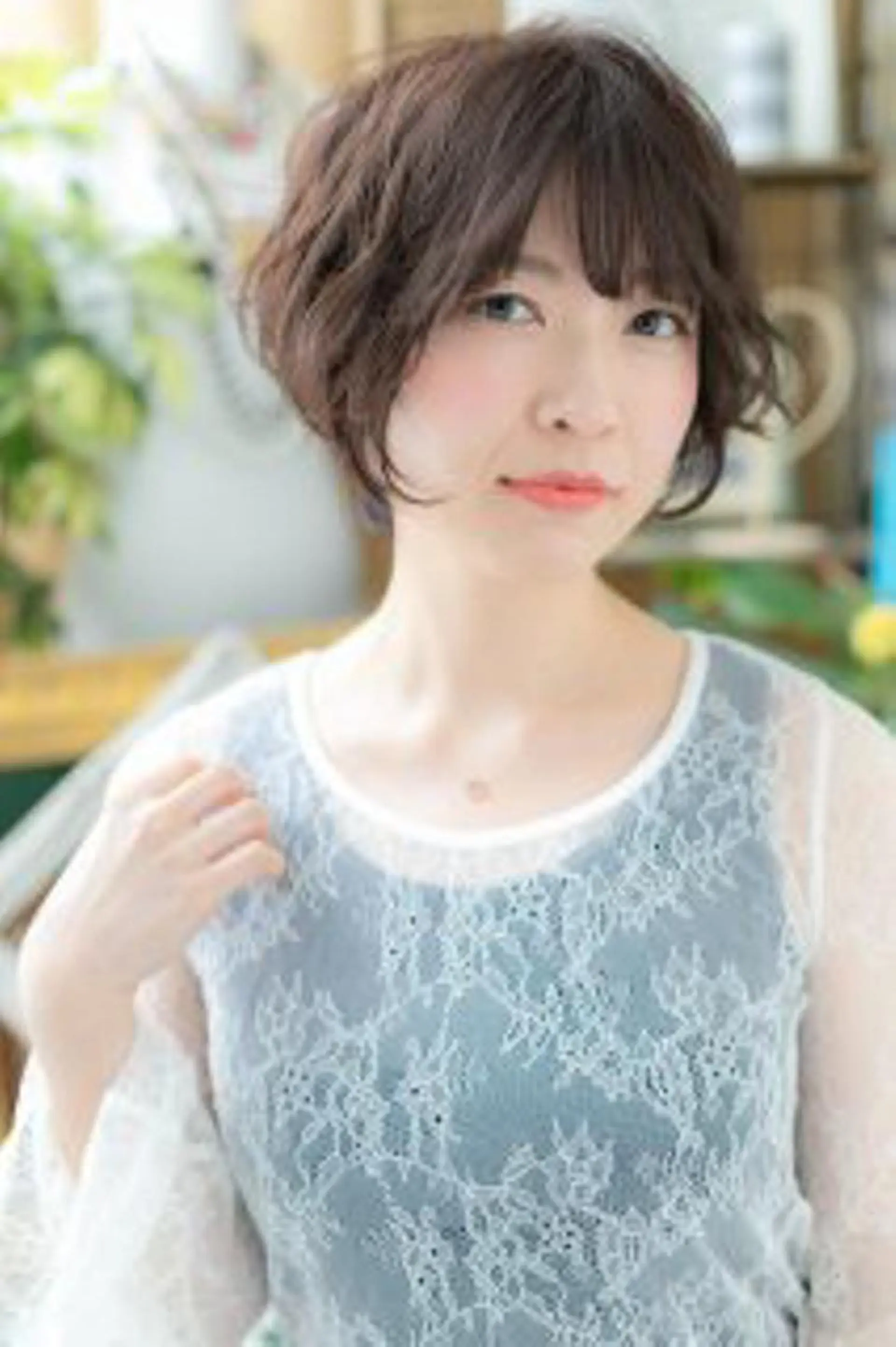 ショート カラー 前下がりボブ ボブ くせ毛 小顔カット 出川 宙☘️のヘアスタイル