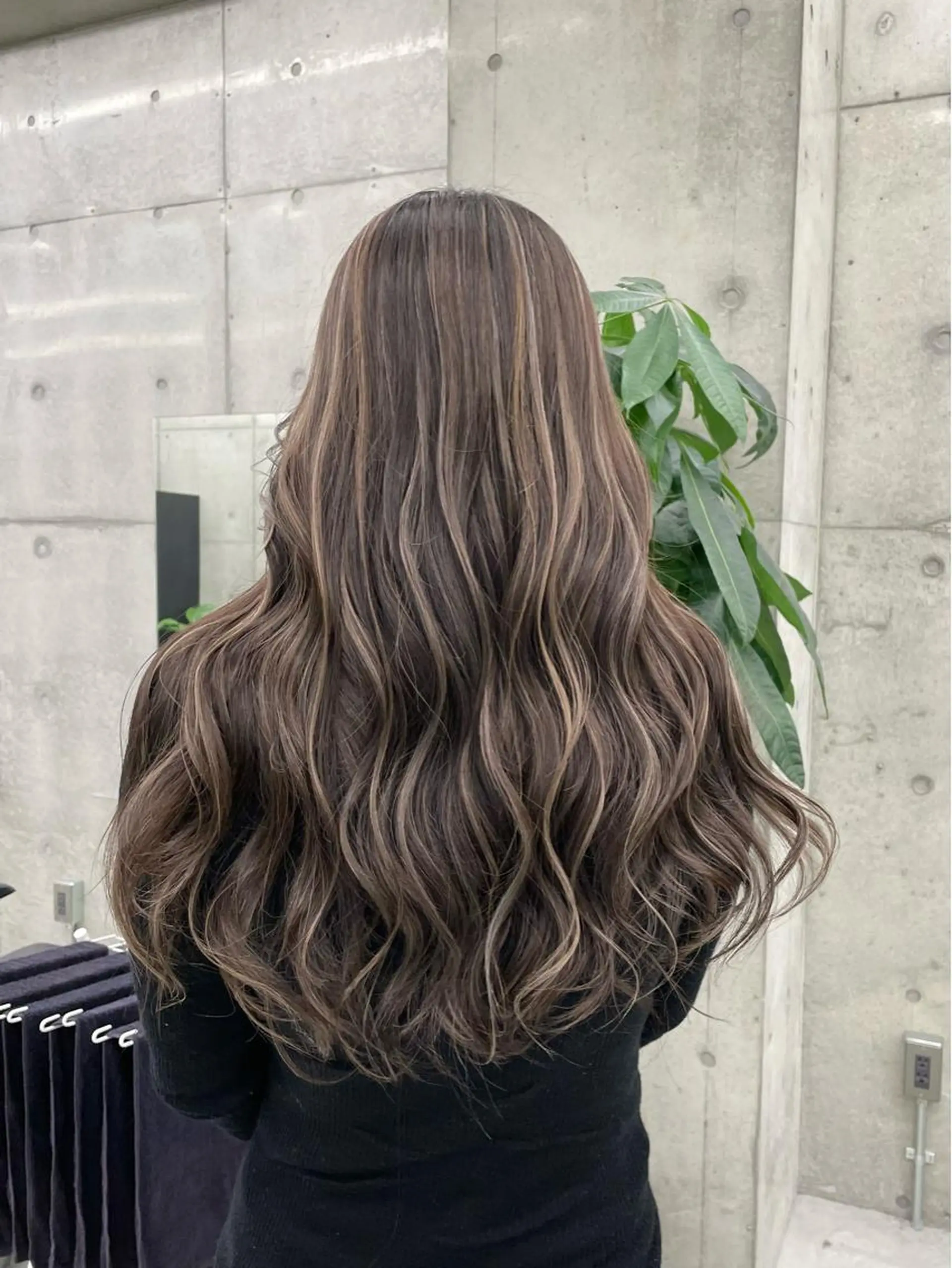 ロング カラー ハイライトカラー ハイライト カット ヘアカラー 岡留 愛美のヘアスタイル