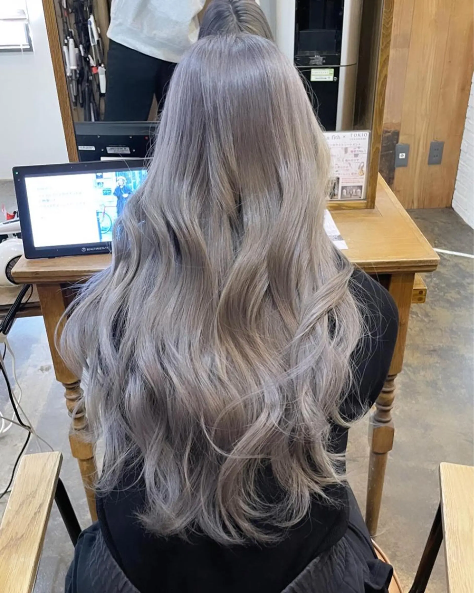 ロング カラー ブリーチ グレージュ 髪質改善 【KEIKI】のヘアスタイル