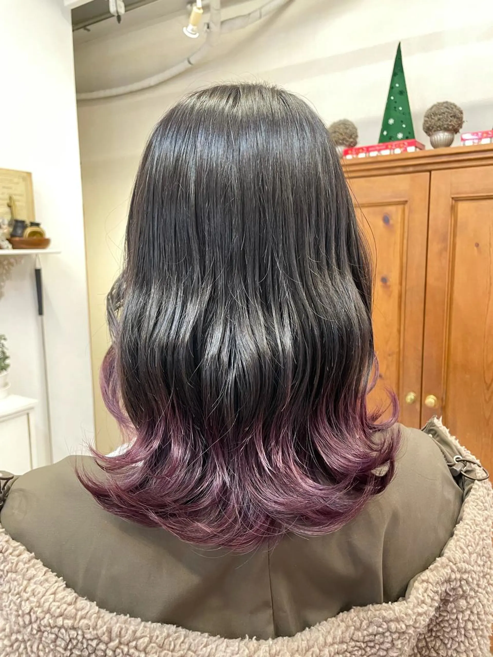 ミディアム カラー イヤリングカラー インナーカラー インナーカラー 推し ブリーチ  髪質改善のヘアスタイル