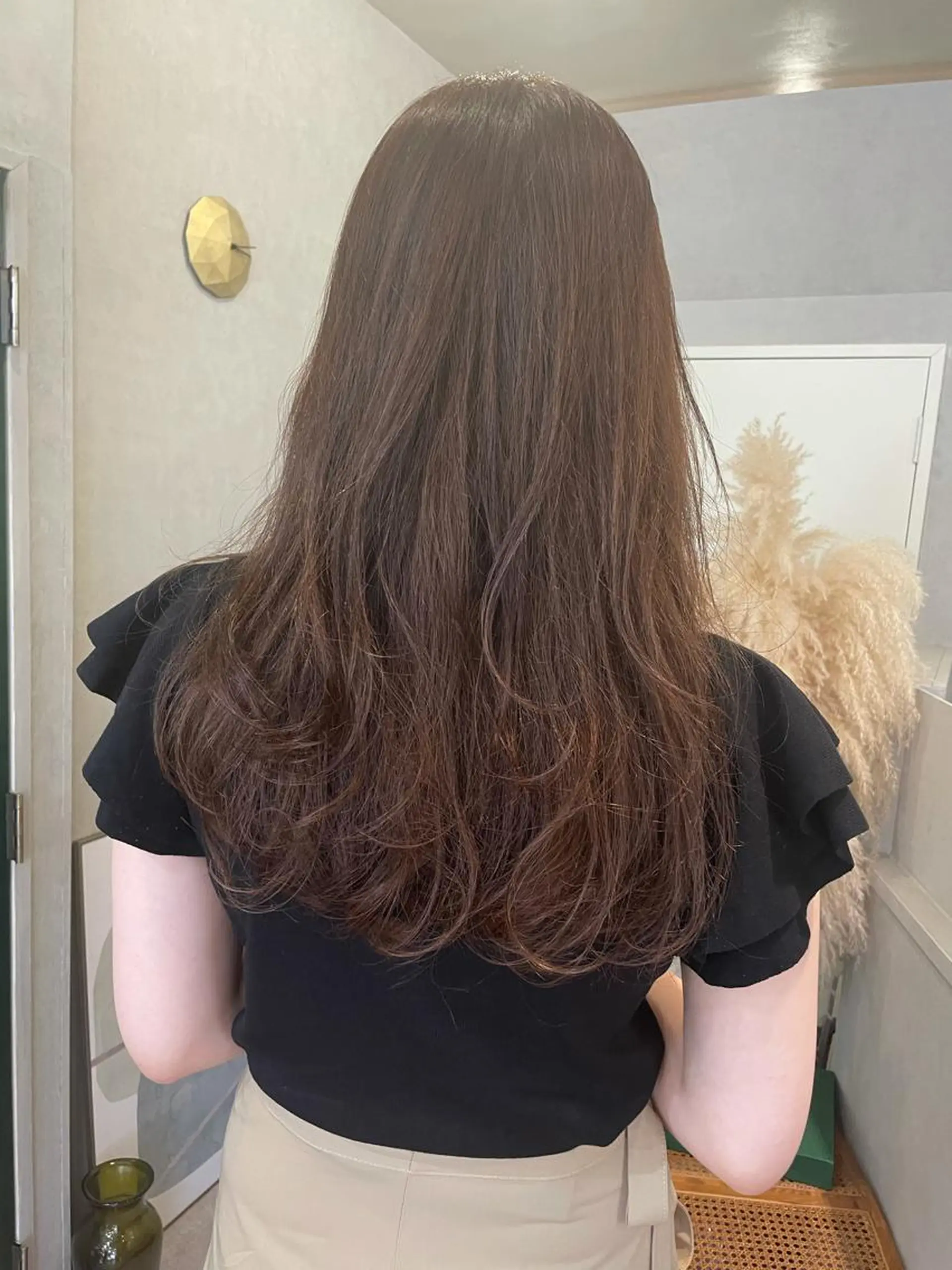 ロング カラー ロングレイヤー ベージュカラー レイヤーカット ロング カット ヘアカラー トリートメント はるか 💐 お悩み改善美容師のヘアスタイル