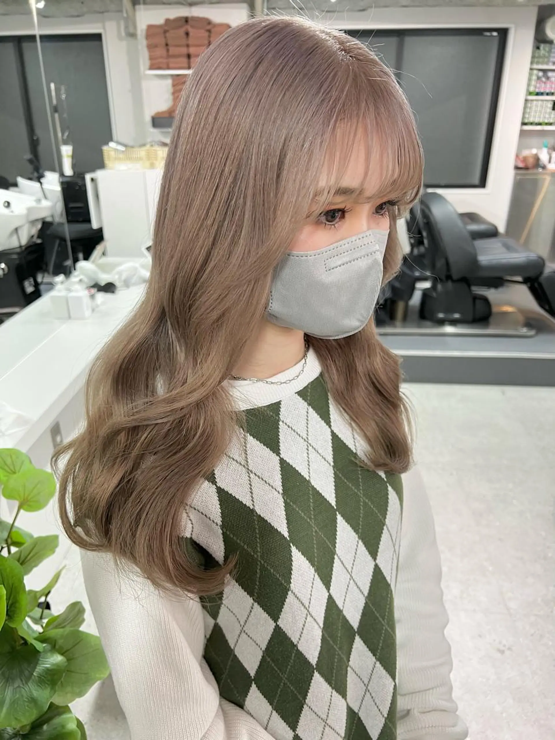 ミディアム カラー ベージュカラー nailist mana𖤐´-のネイルデザイン