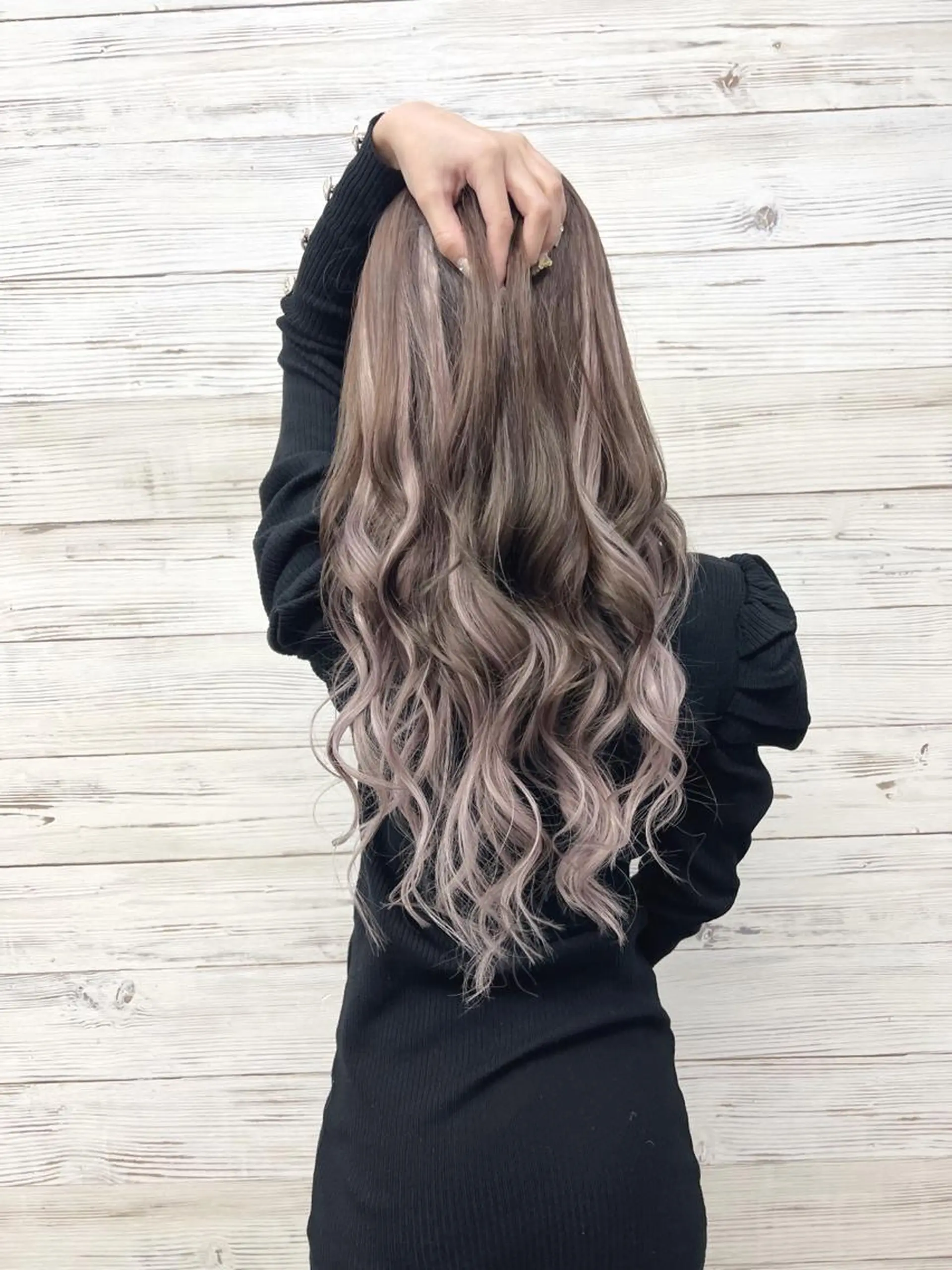 ミディアム カラー ヘアアレンジ ブリーチ 透明感カラー グラデーションカラー グレージュ ミルクティーグレージュ ヘアカラー エクステ 枝毛カット＆髪質改善 満足NO.1岡しゃんのヘアスタイル