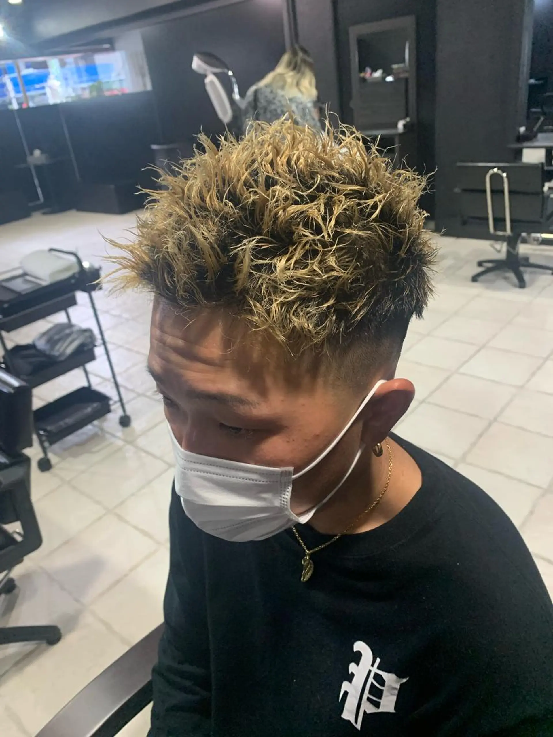 ショート メンズ センターパート メンズハイライト メンズ韓国風 マッシュ メンズパーマ メンズパーマ/難波/ 心斎橋 室園亮佑のヘアスタイル