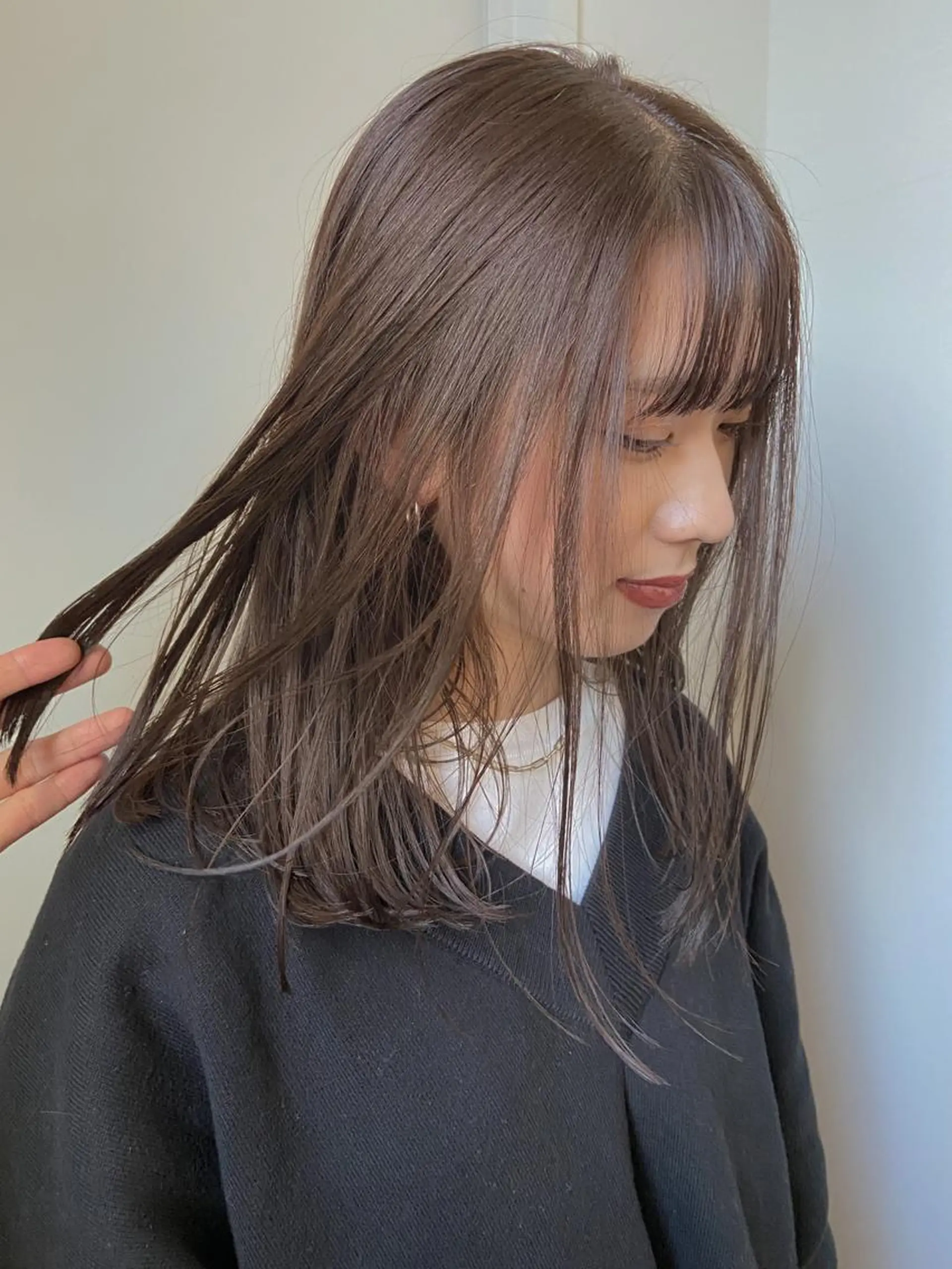 セミロング カラー アッシュ ベージュカラー ケアカラー 透明感カラー ハイライトカラー 岡本康平/ボブ/ブリ ーチ/似合わせカットのヘアスタイル
