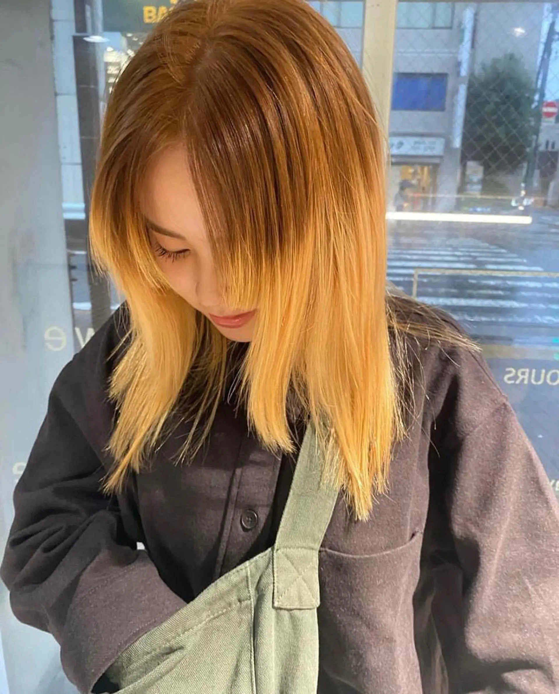 セミロング カラー ブリーチ 抜きっぱなしブロンド ブロンド ブラウンカラー ブリーチなしカラー ボブ/ハイトーン REINAのヘアスタイル