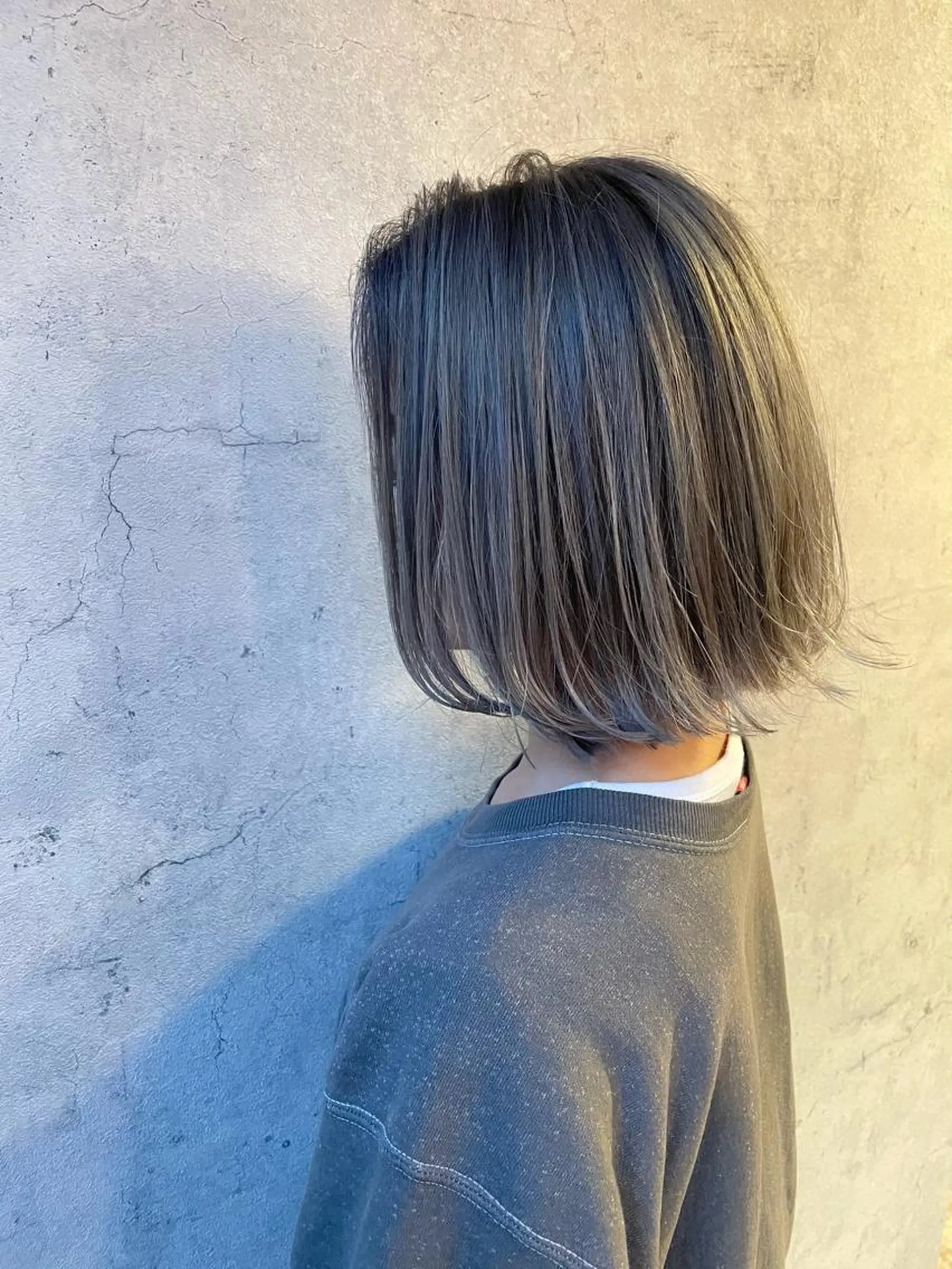 ミディアム カラー ダブルカラー シルバー ヘアカラー トリートメント 平川 友希子のヘアスタイル