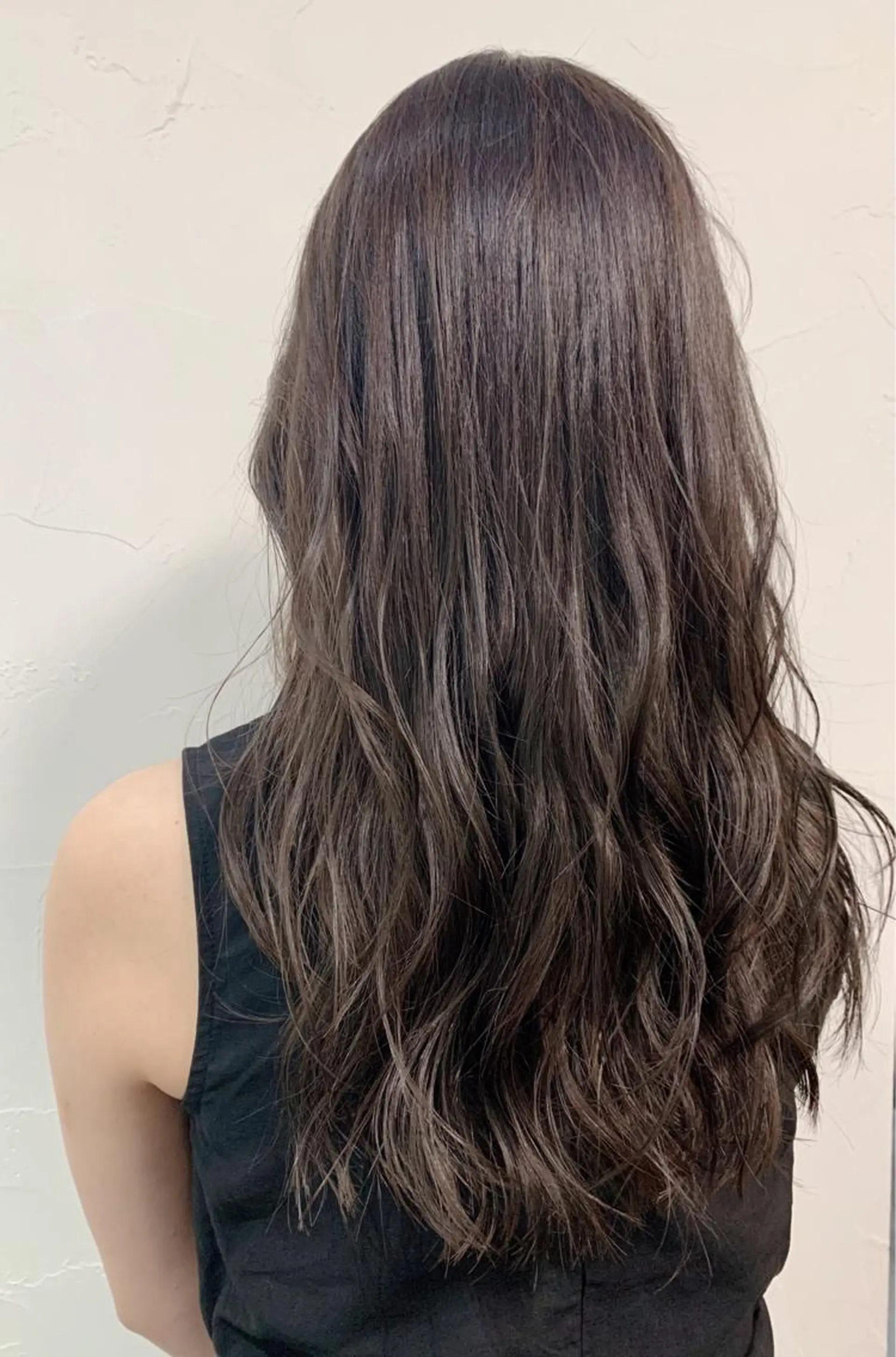 ロング カラー グレージュ オリーブグレージュ オリーブグレー 脇田 杏菜のヘアスタイル