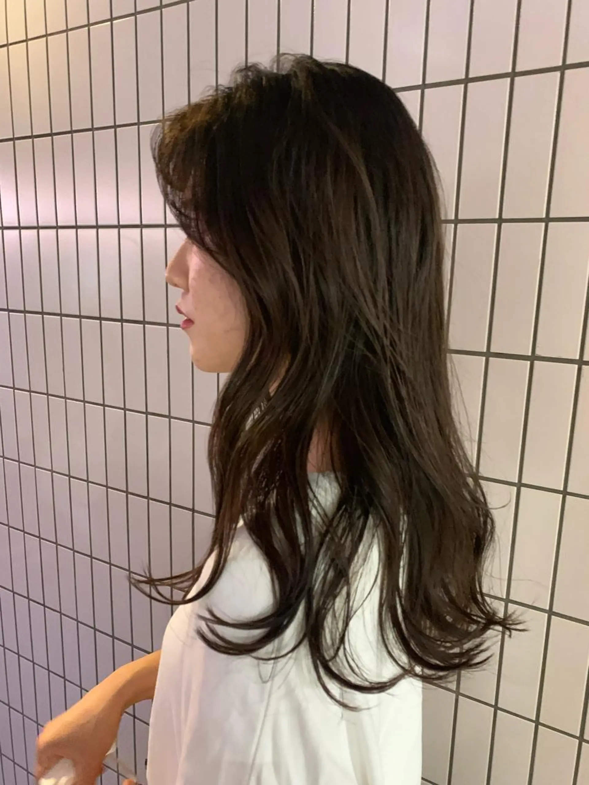 ロング カラー ベージュカラー オリーブベージュ 似合わせカット 小林愛奈のヘアスタイル