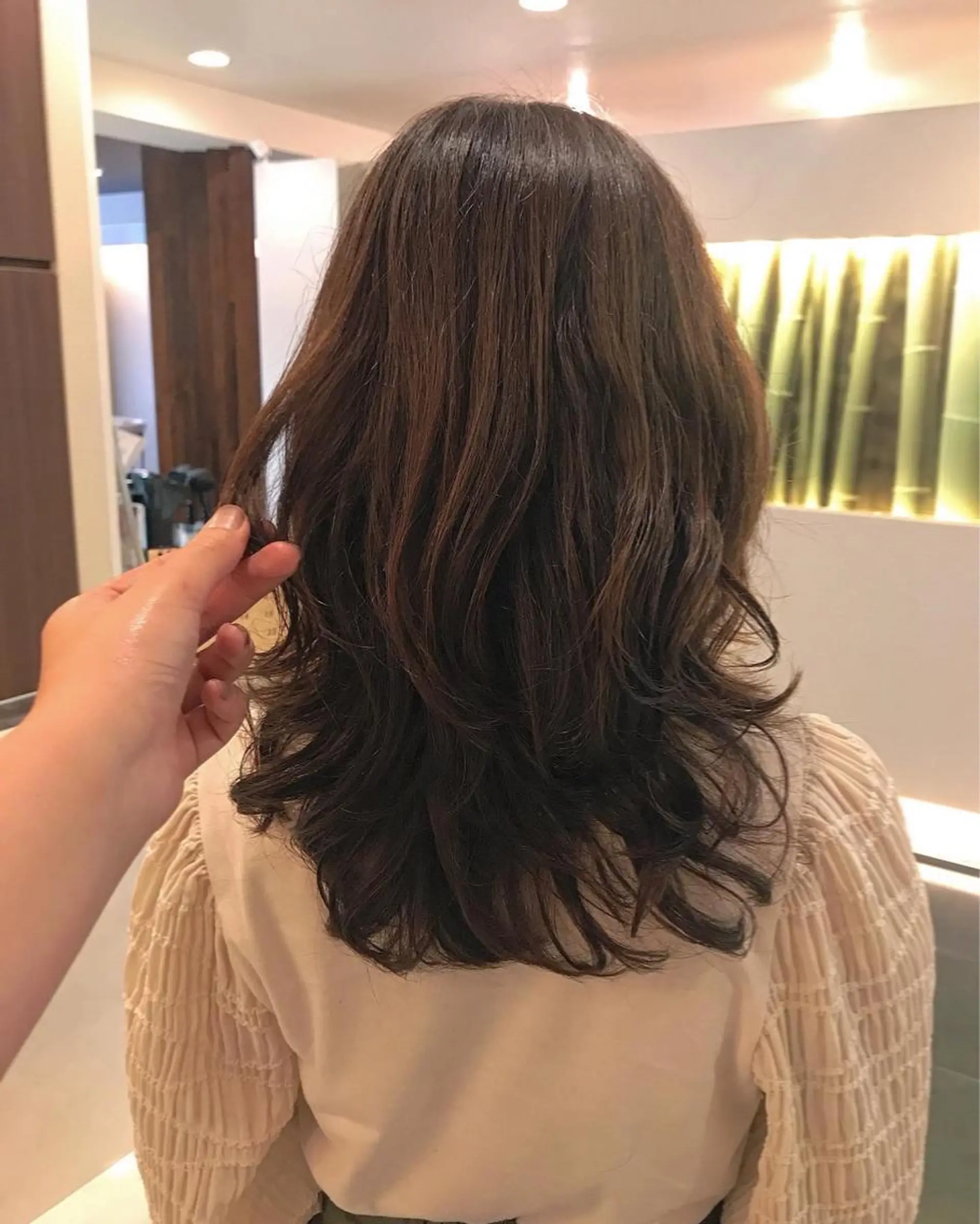 ロング カラー パーマ レイヤーカット チーフデザイナー 若林　麻衣のヘアスタイル