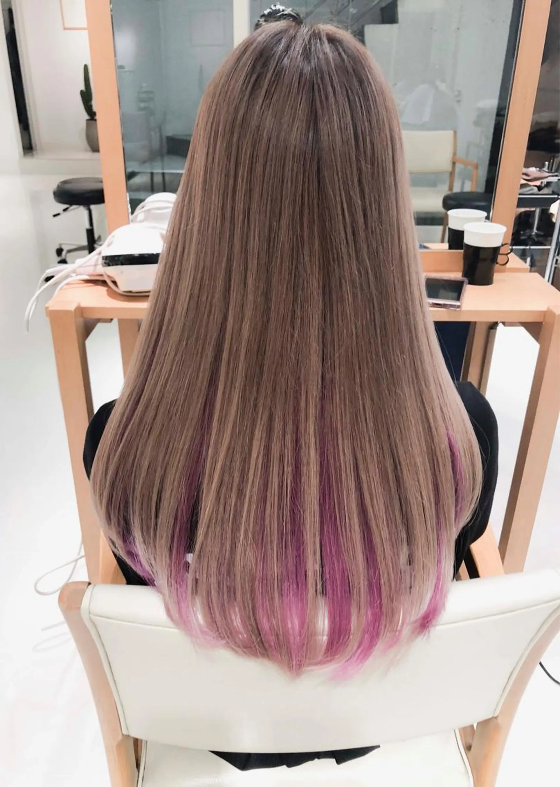 ロング カラー ベージュカラー インナーカラー ミルクティーベージュ ピンクカラー Days 透明感カラーのヘアスタイル