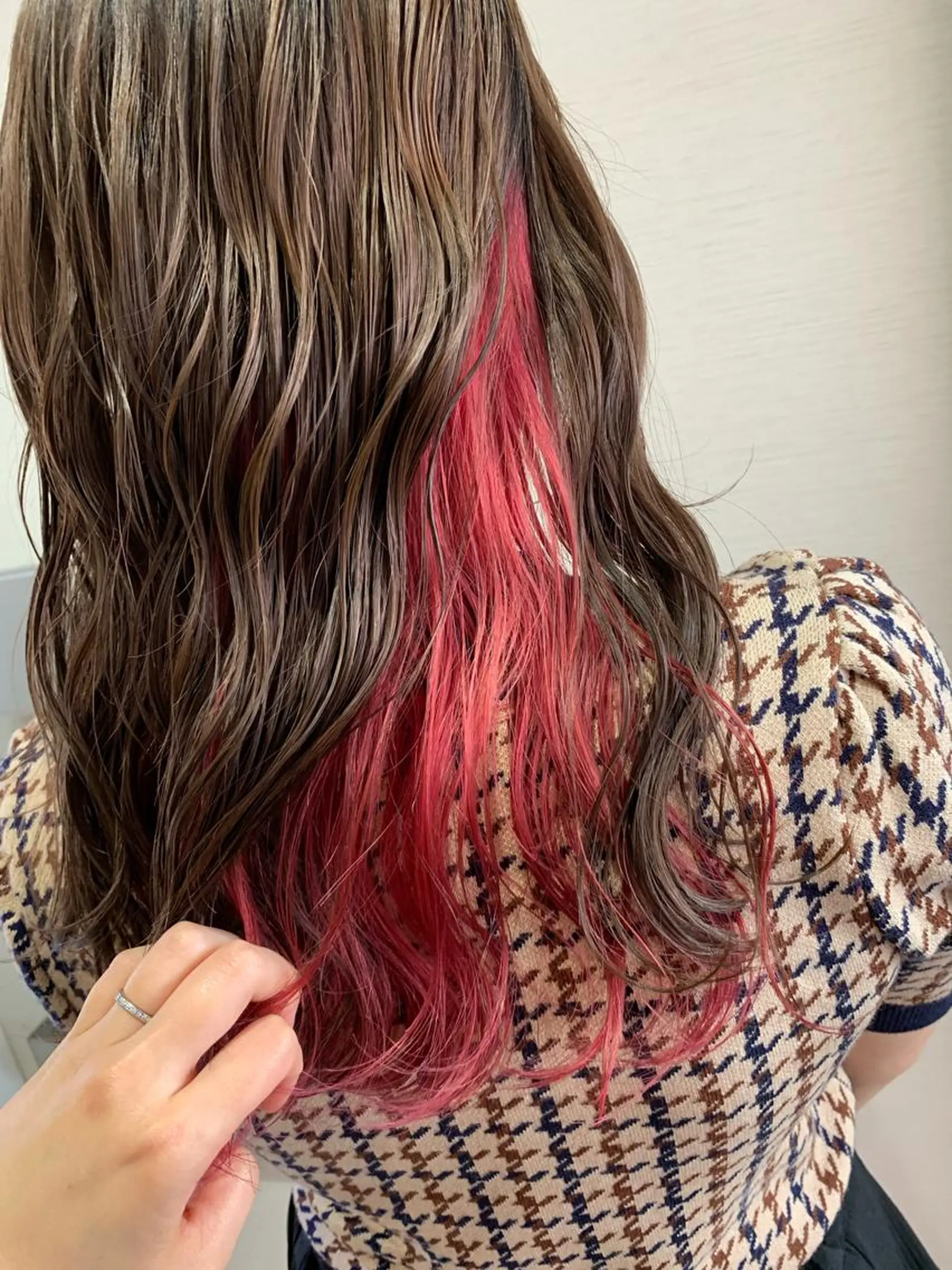 セミロング カラー 蓮見  友里のヘアスタイル