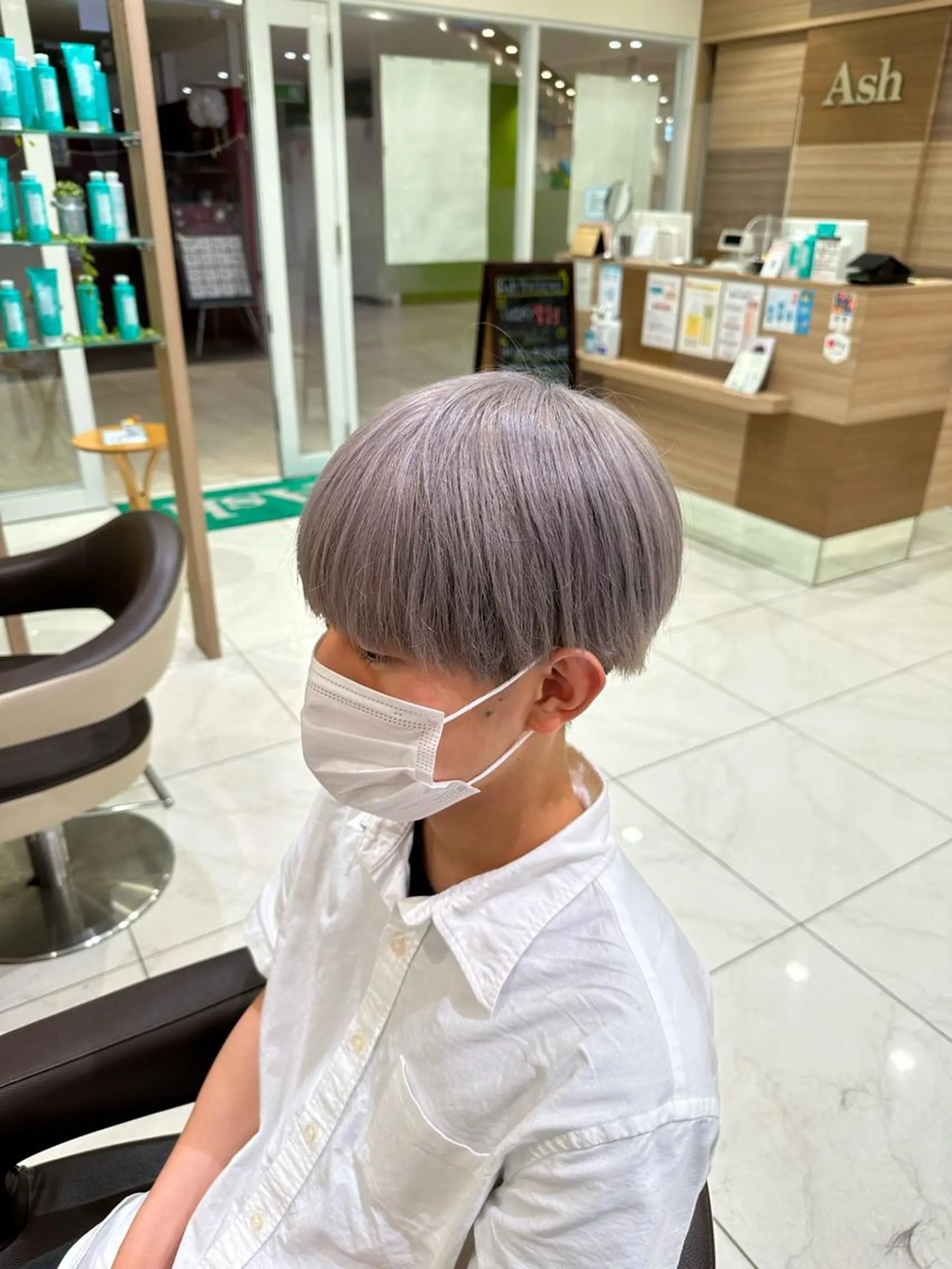 ショート カラー メンズ マッシュ アッシュ シルバー シルバーアッシュ カット ヘアカラー トリートメント 渡邉 理央のヘアスタイル