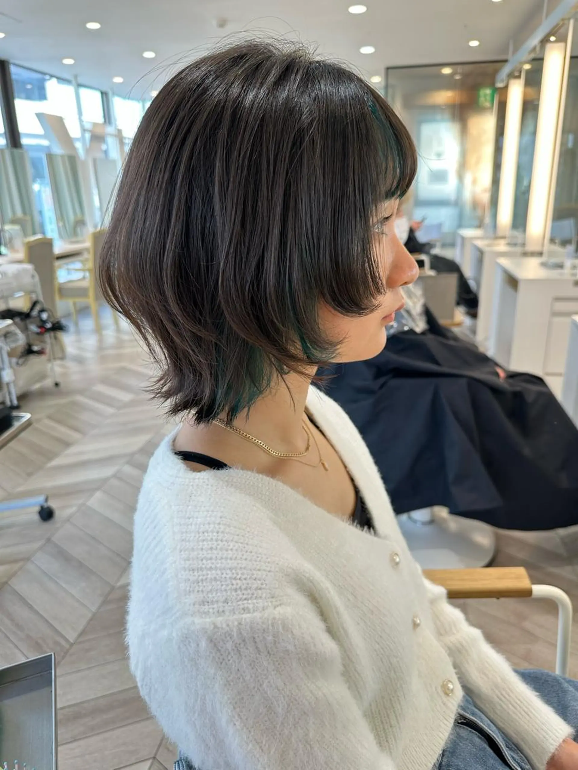 ミディアム カラー カット ヘアカラー 小顔レイヤー/ ベージュ🤍Rieのヘアスタイル