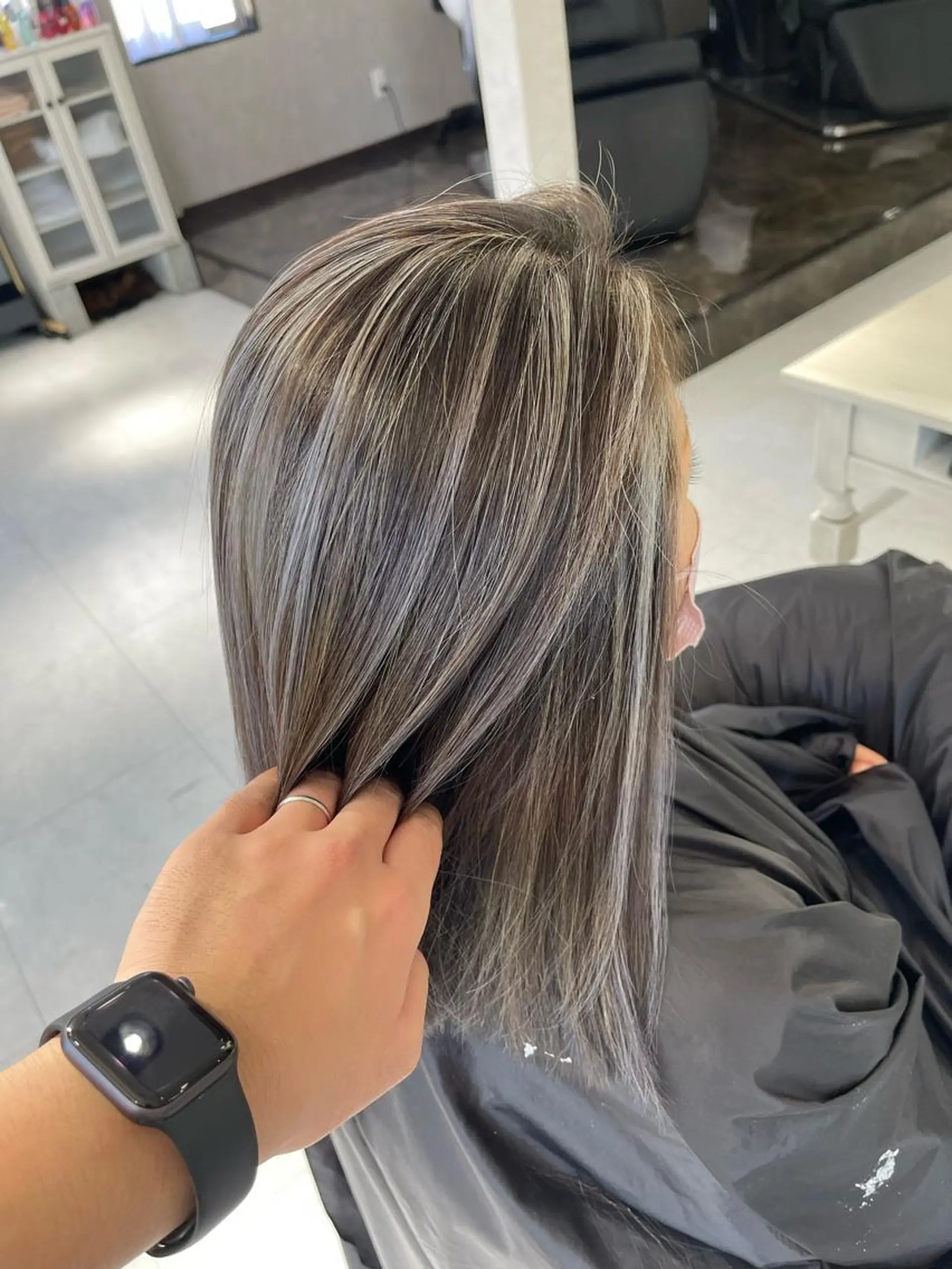 セミロング カラー ハイライトカラー シルバー ハイライト カット ヘアカラー トリートメント 穐山 翔【店長】 髪質改善/ハイライトのヘアスタイル