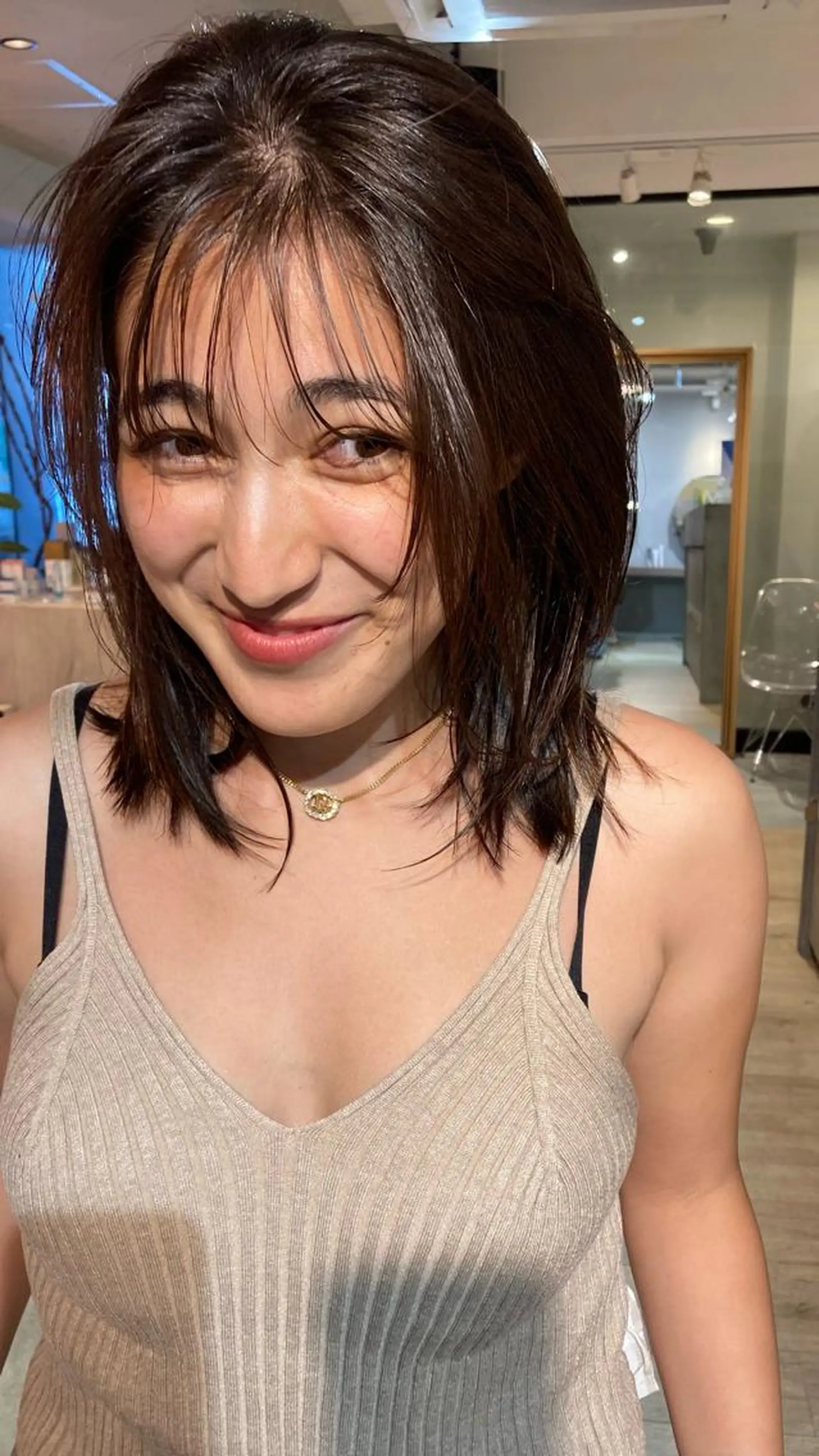 ミディアム 美髪・シールエクステ ホソタニリョウコのヘアスタイル