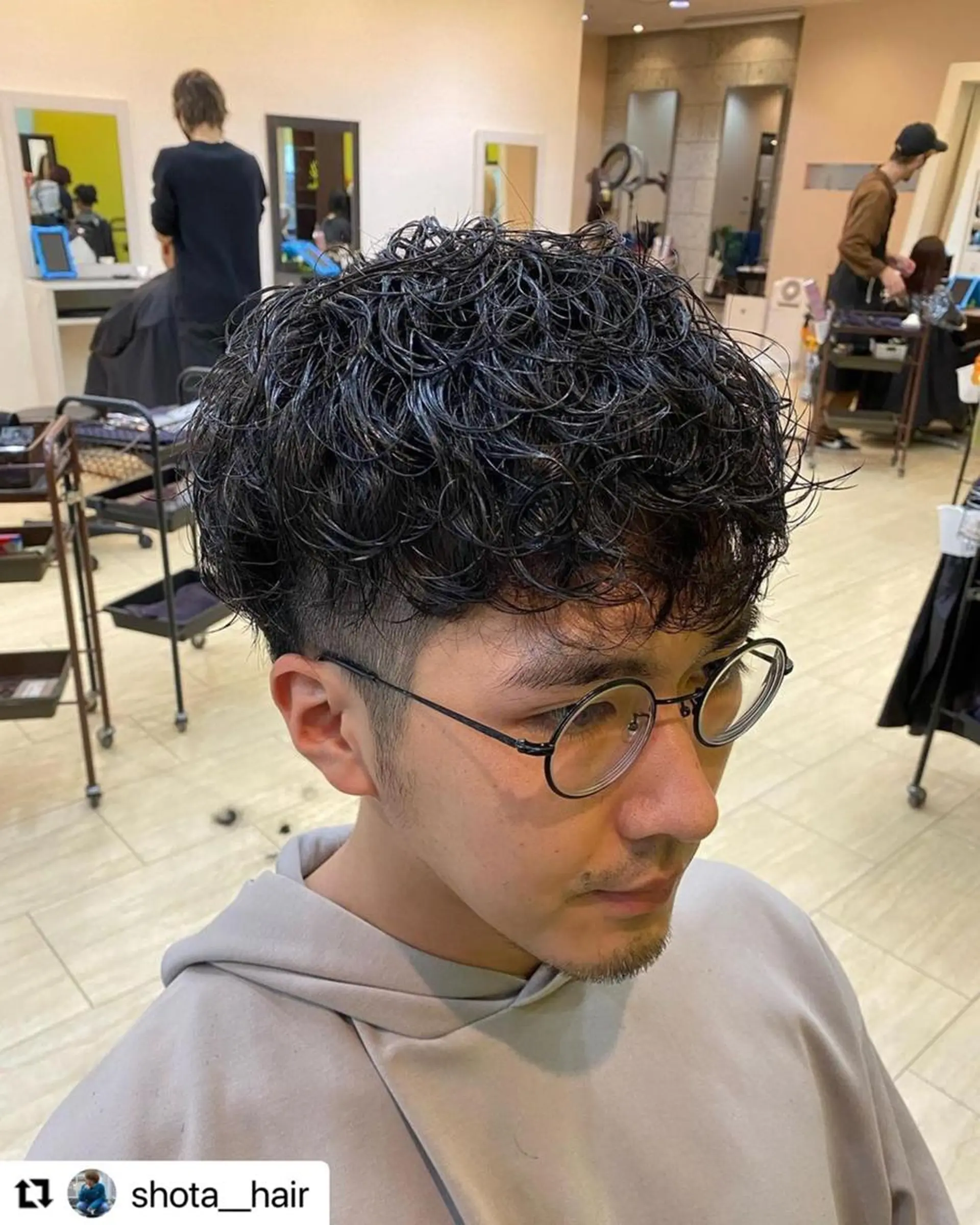 ミディアム カラー メンズ ミディアムパーマ メンズパーマ 学生（メンズ向け） メンズショート 学生 🩷Eny terrace🩷のヘアスタイル