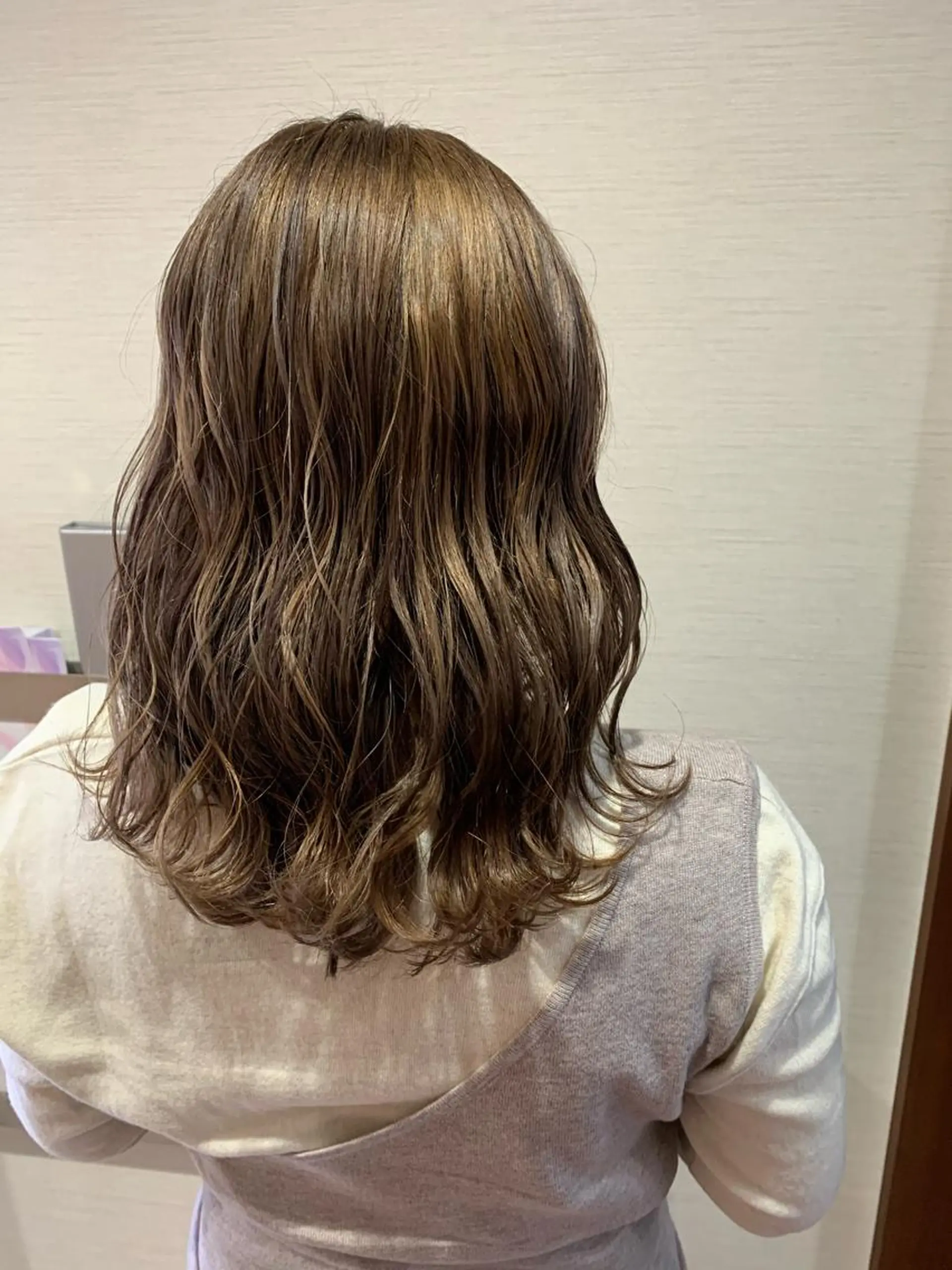 ミディアム カラー 蓮見  友里のヘアスタイル