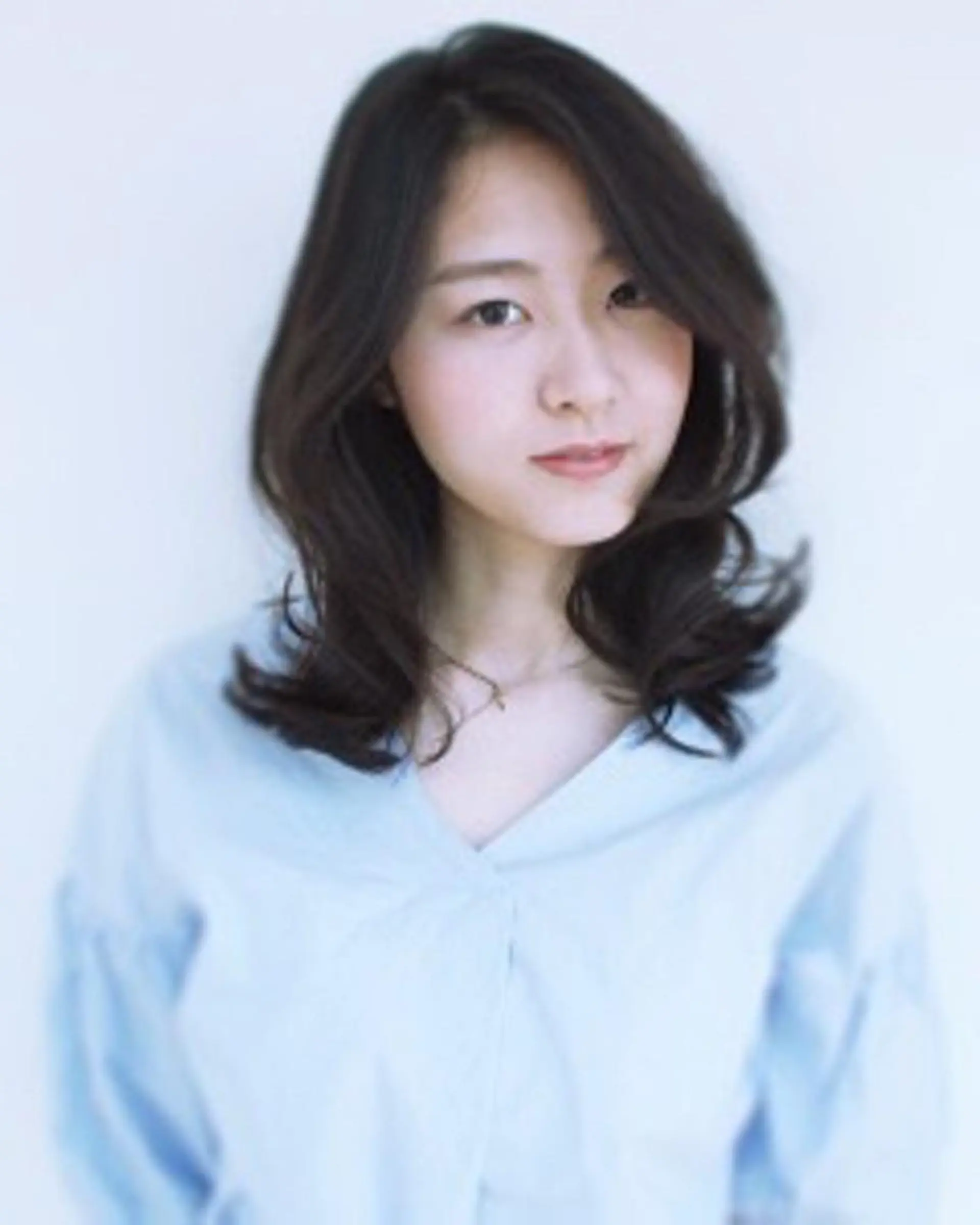 ミディアム 菅野 恵のヘアスタイル