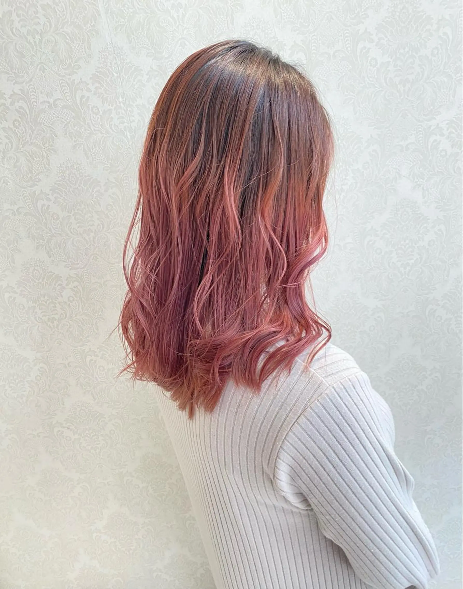 ミディアム カラー バレイヤージュ ピンクカラー レイヤーカット デザインカラー✨新倉 佑奈のヘアスタイル