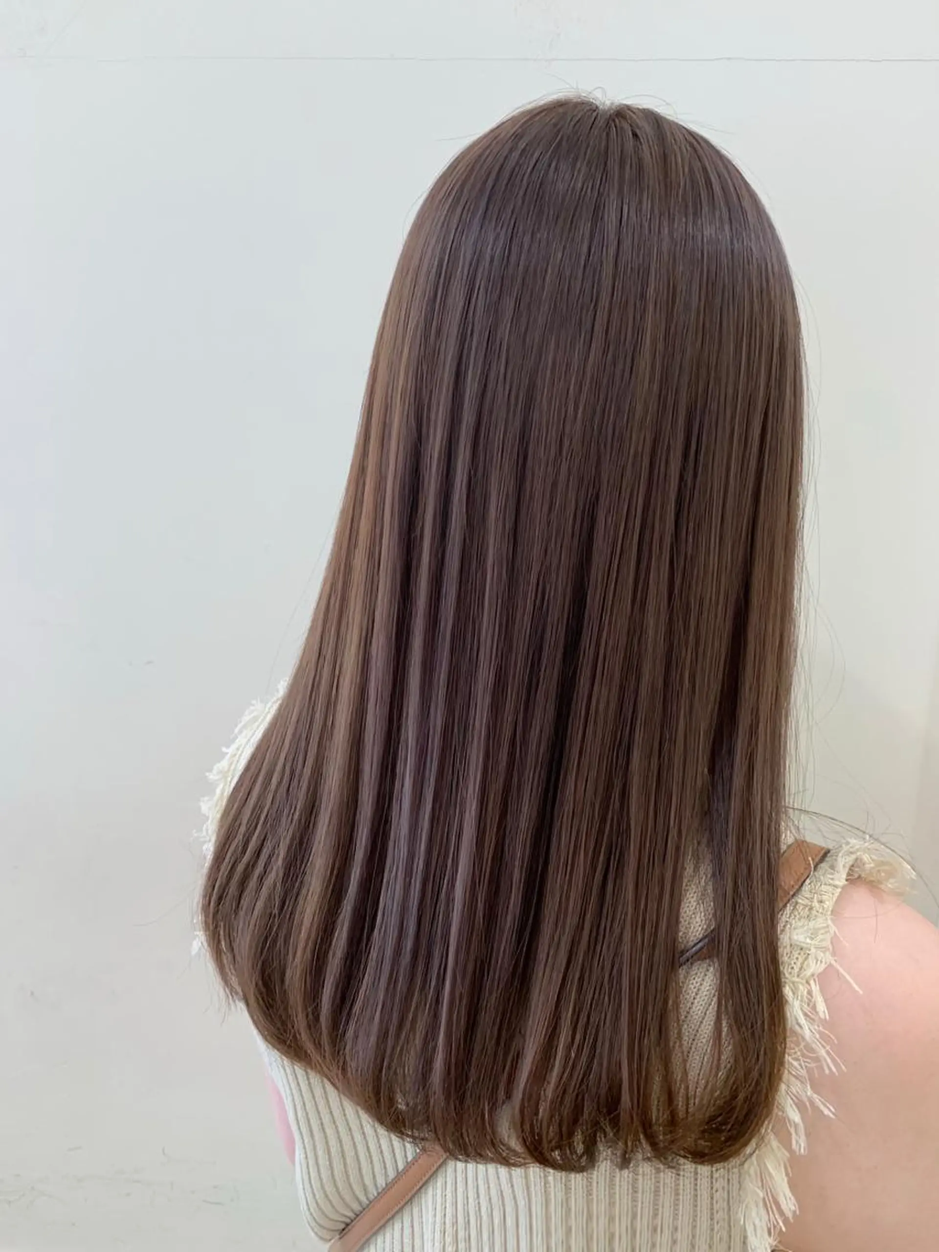 セミロング カラー ベージュカラー ぱつっとボブ/ 小野あかねのヘアスタイル