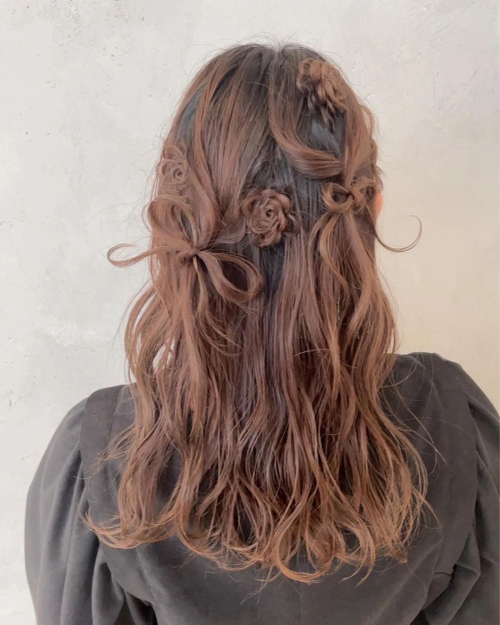 ロング カラー ヘアアレンジ 耳つぼ屋さん ‎🤍りりのヘアスタイル