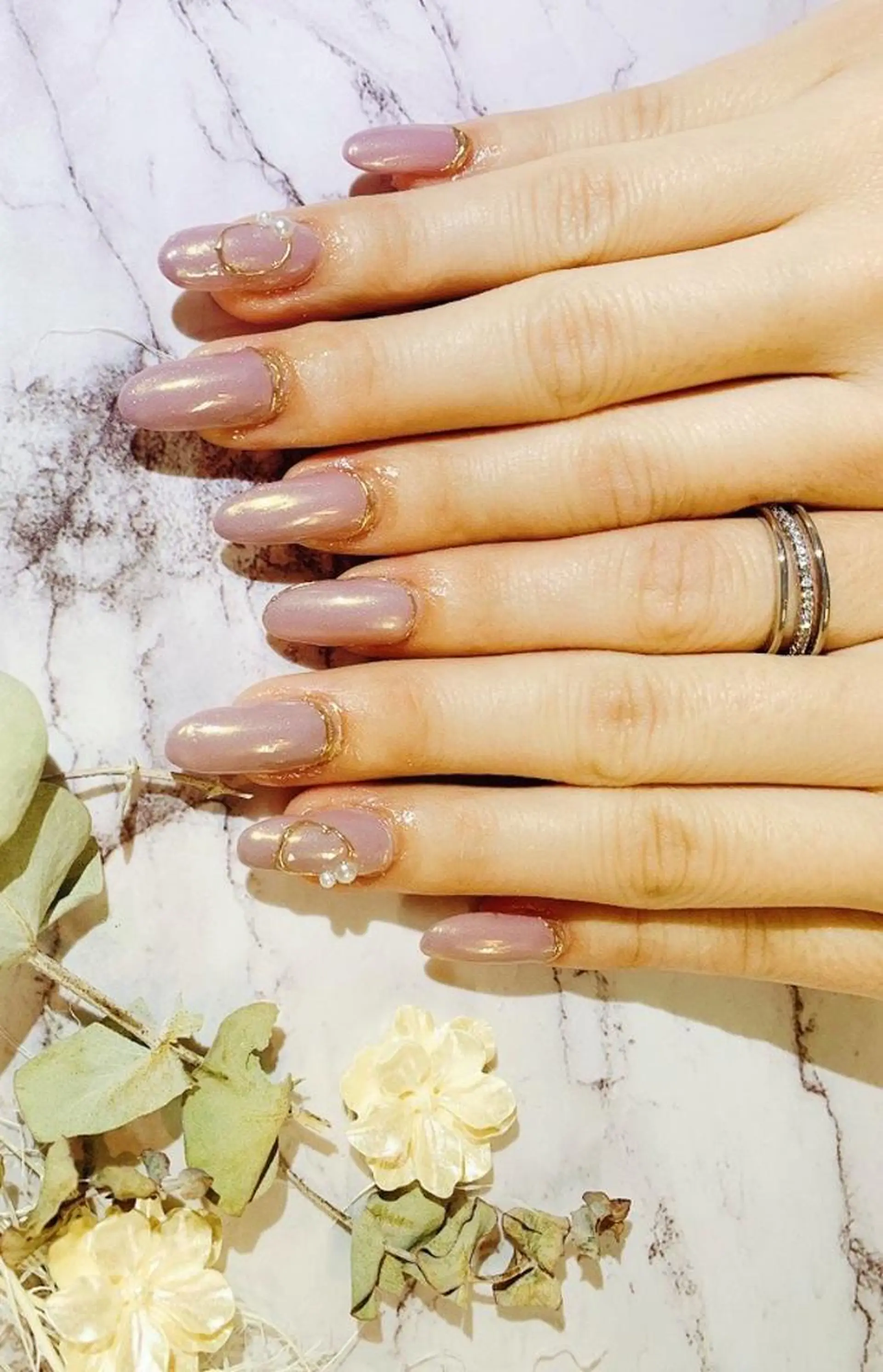 ネイル アートネイル オーロラネイル ミラーネイル ピンク ピンクベージュ Laure‘a MARIのネイルデザイン