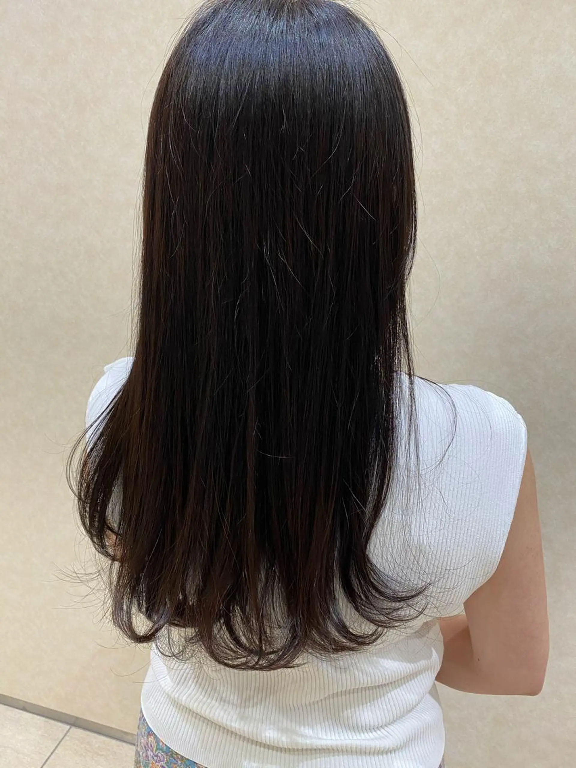 ロング カラー 小倉 沙織のヘアスタイル