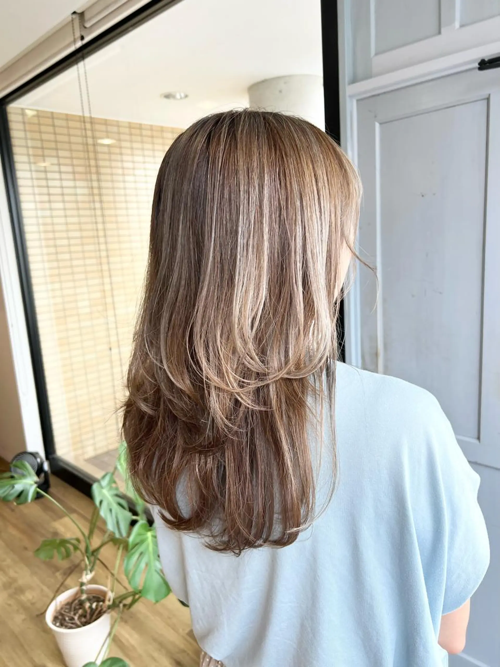 ロング カラー グレージュ ハイライトカラー ハイライト ヘアカラー トリートメント 堀 望美のヘアスタイル