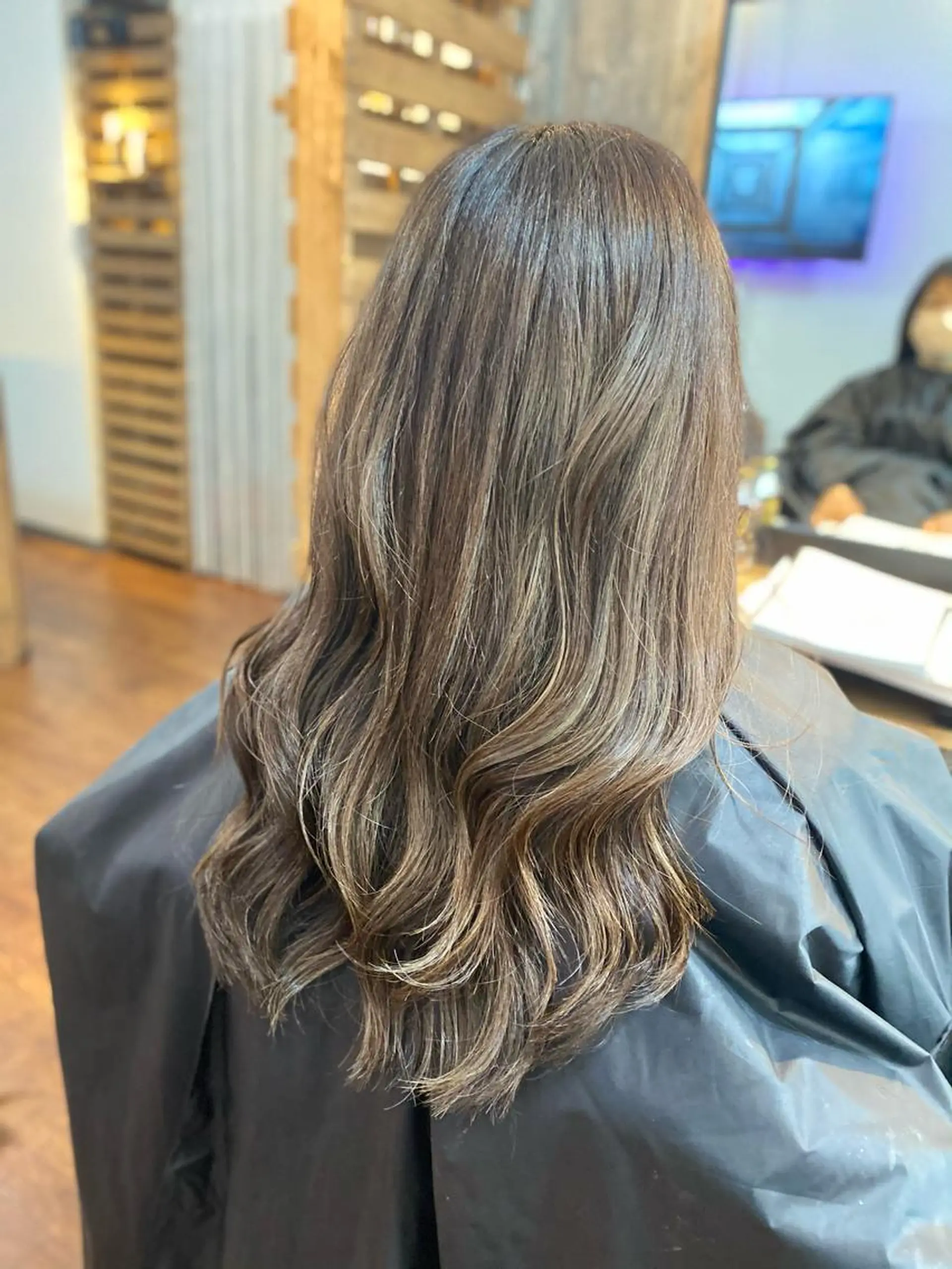ロング カラー 透明感カラー ハイライトカラー ハイライト Luzir⭐︎ GEN⭐︎のヘアスタイル