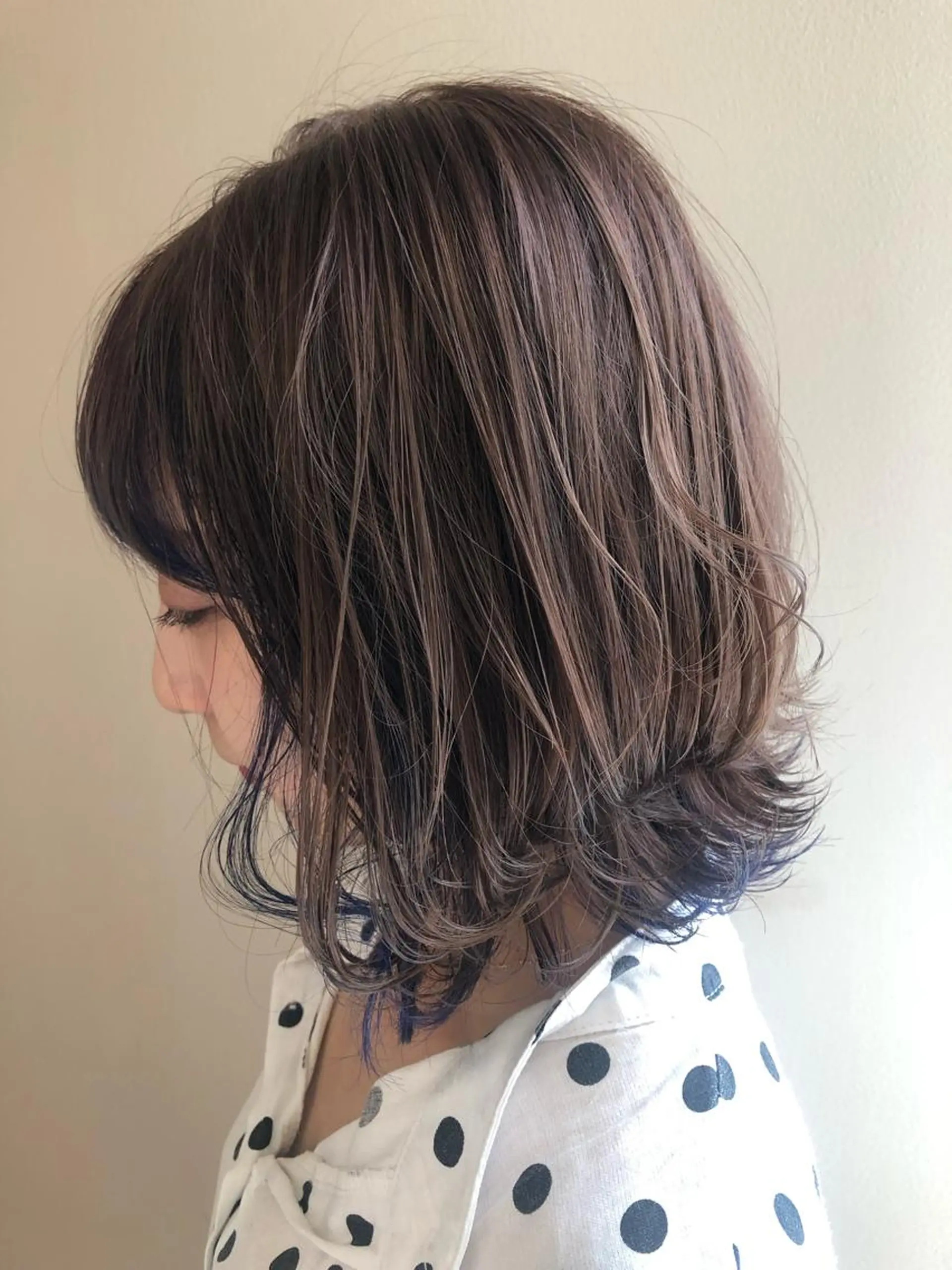 ミディアム カラー グレージュ 盛れるレイヤーカット 得意🌹井上美沙のヘアスタイル