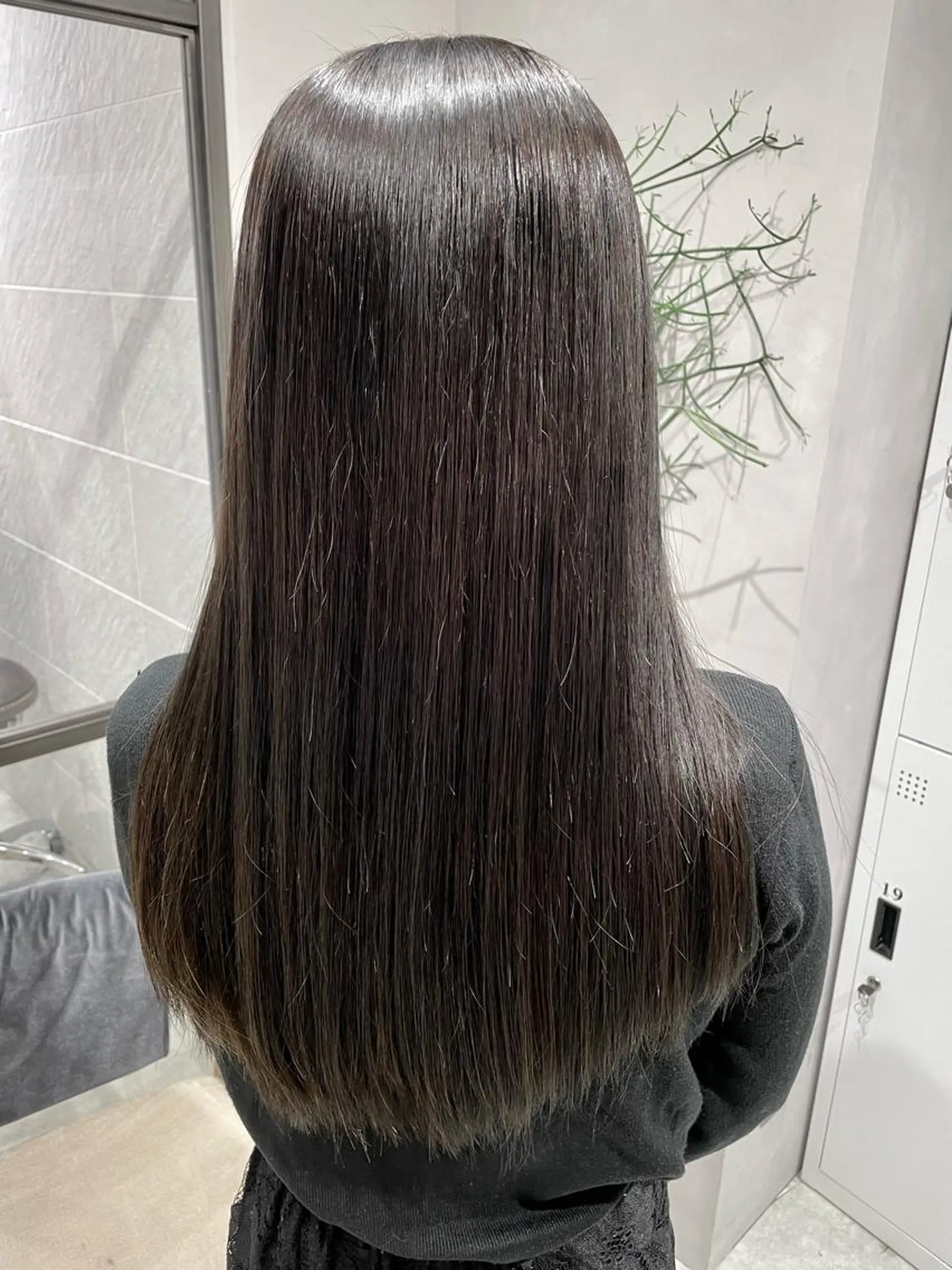 ロング カラー パーマ オリーブグレー くせ毛 髪質改善 縮毛矯正 トリートメント カット ヘアカラー 縮毛矯正 トリートメント 透明感カラー✨艶髪 制作🌱山根あゆみのヘアスタイル