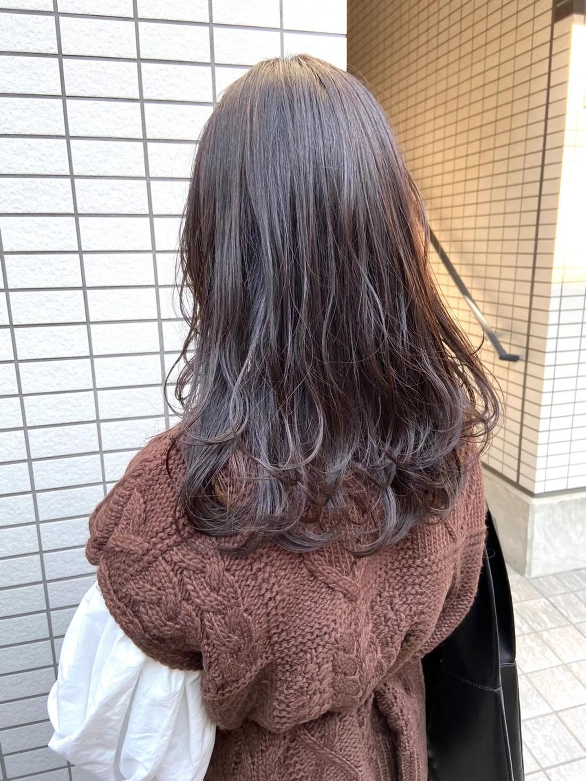 セミロング カラー パーマ 透明感カラー グレージュ ラベンダーカラー ラベンダーグレージュ ラベンダーグレー 二児のパパで店長な 戸田健治のヘアスタイル