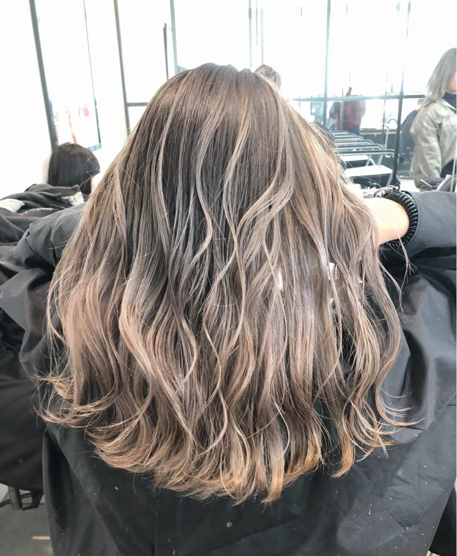 セミロング カラー バレイヤージュ ブリーチ レイヤーカット ノンダメージ髪質改善 カラー💎/KURAのヘアスタイル