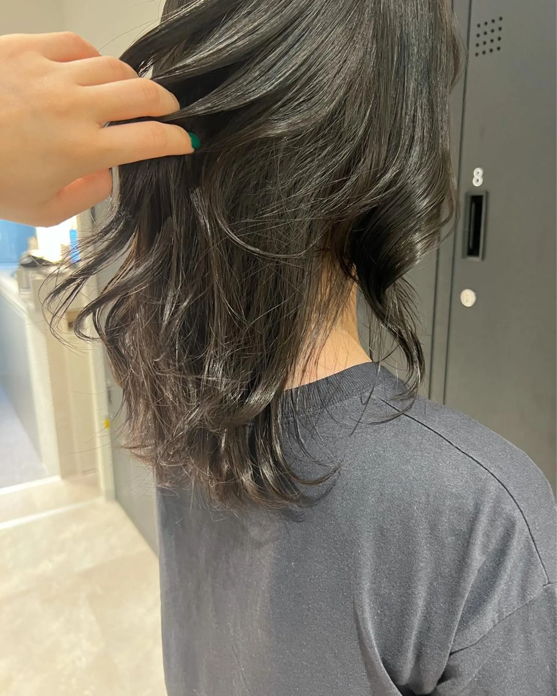 ミディアム カラー アッシュ 暗髪カラー🫐パーマ おくだりんかのヘアスタイル