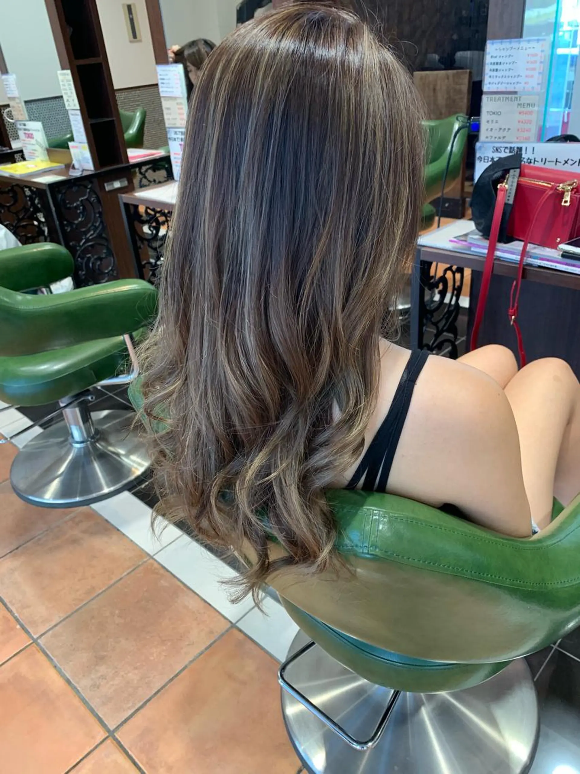 ミディアム カラーリスト菅澤 岳のヘアスタイル