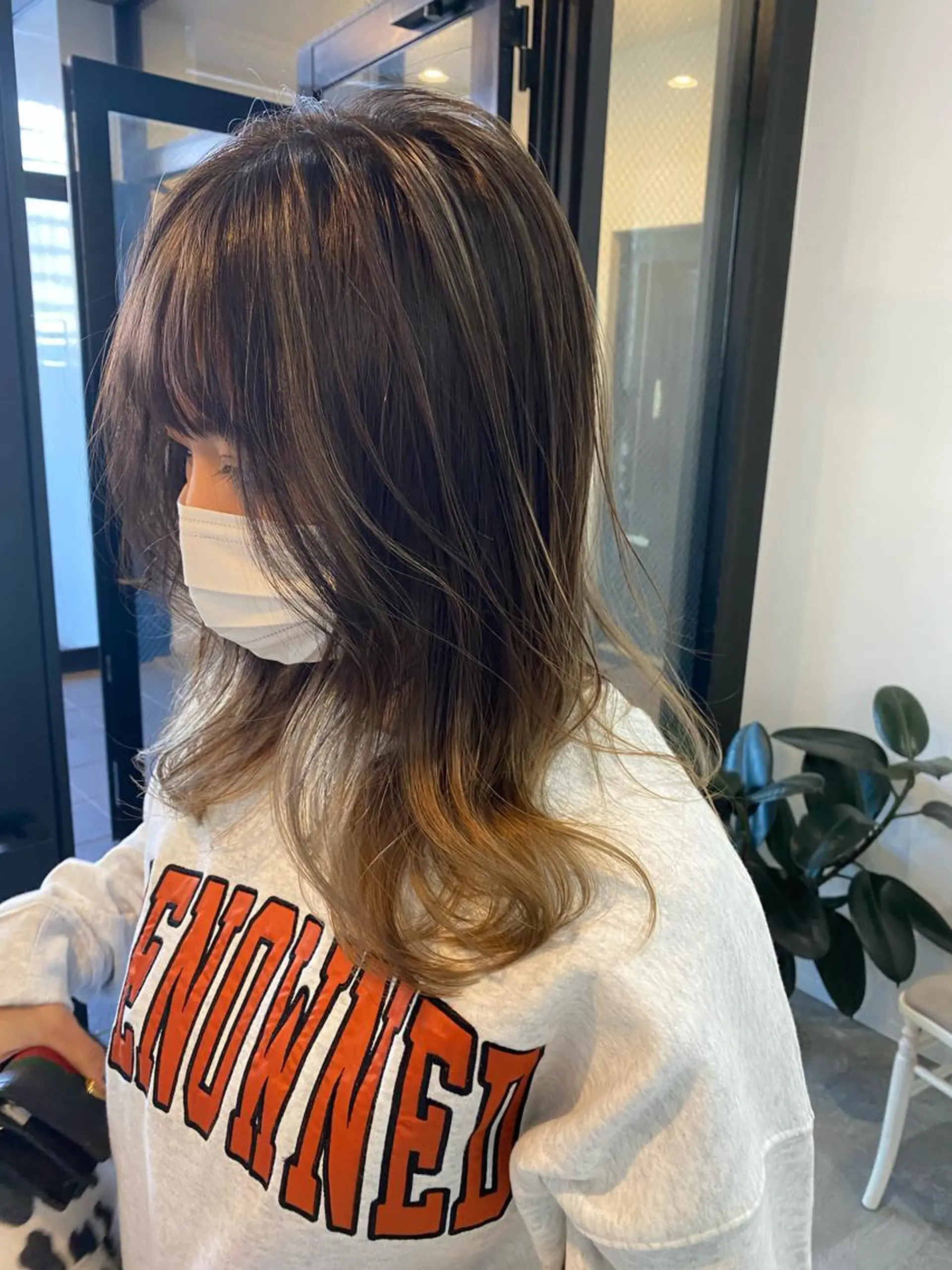 セミロング カラー ヘアアレンジ 🫧umu.🫧韓国 /レイヤー/ハッシュのヘアスタイル