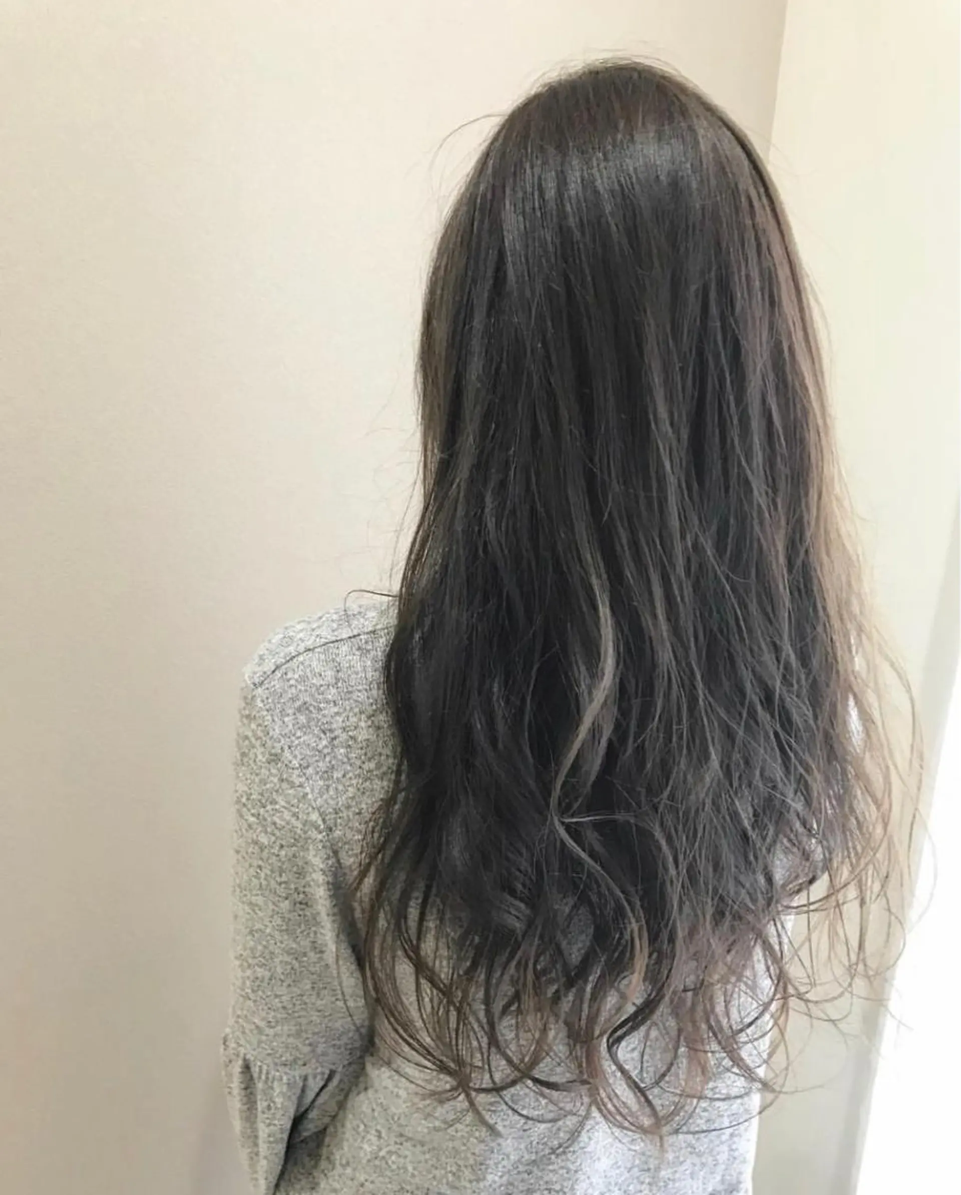 ロング カラー ヘアアレンジ アッシュ ベージュカラー 福壽 優奈のヘアスタイル