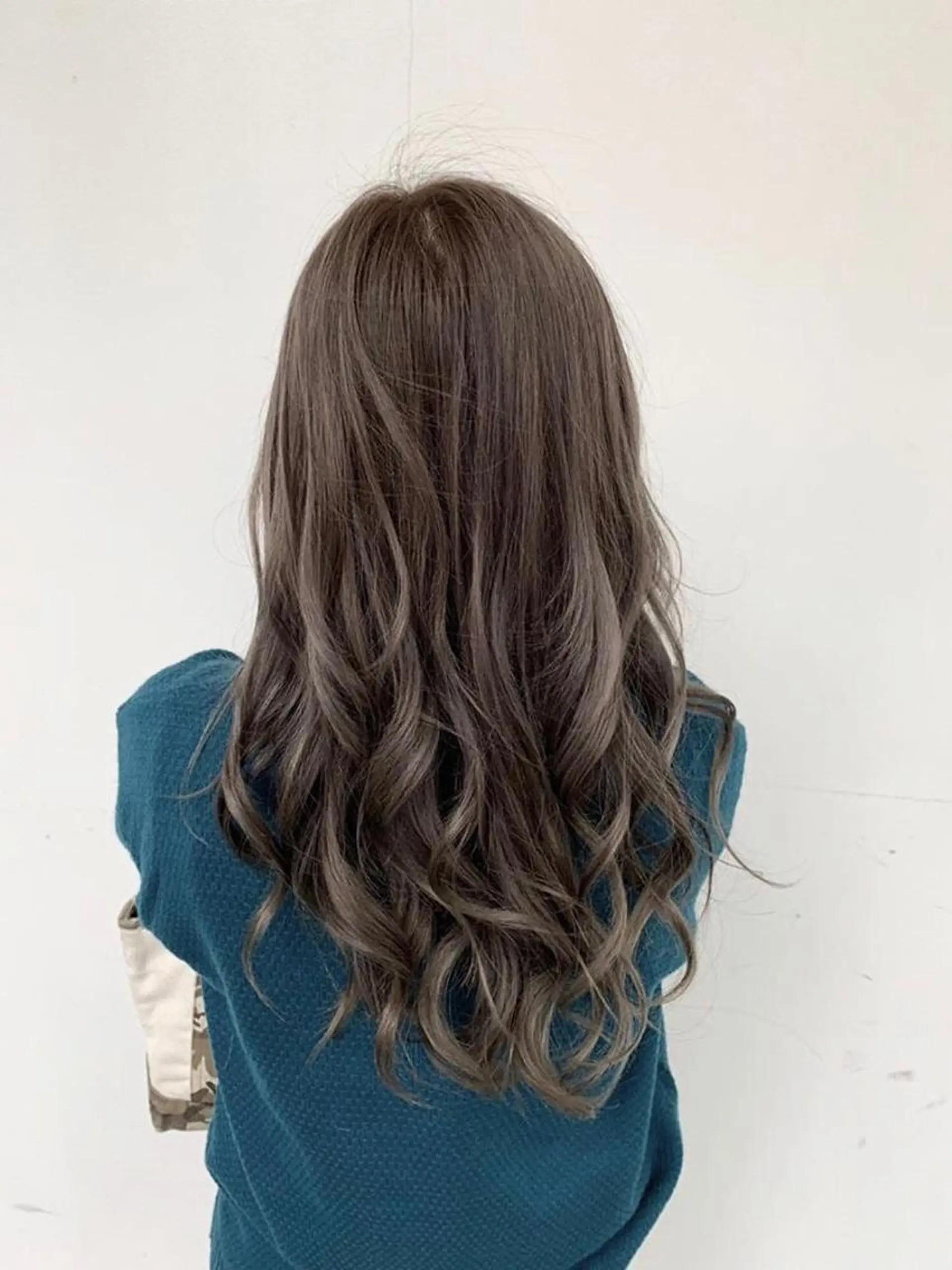 セミロング カラー ブリーチ 透明感カラー グレージュ ヘアカラー 東條 克義のヘアスタイル