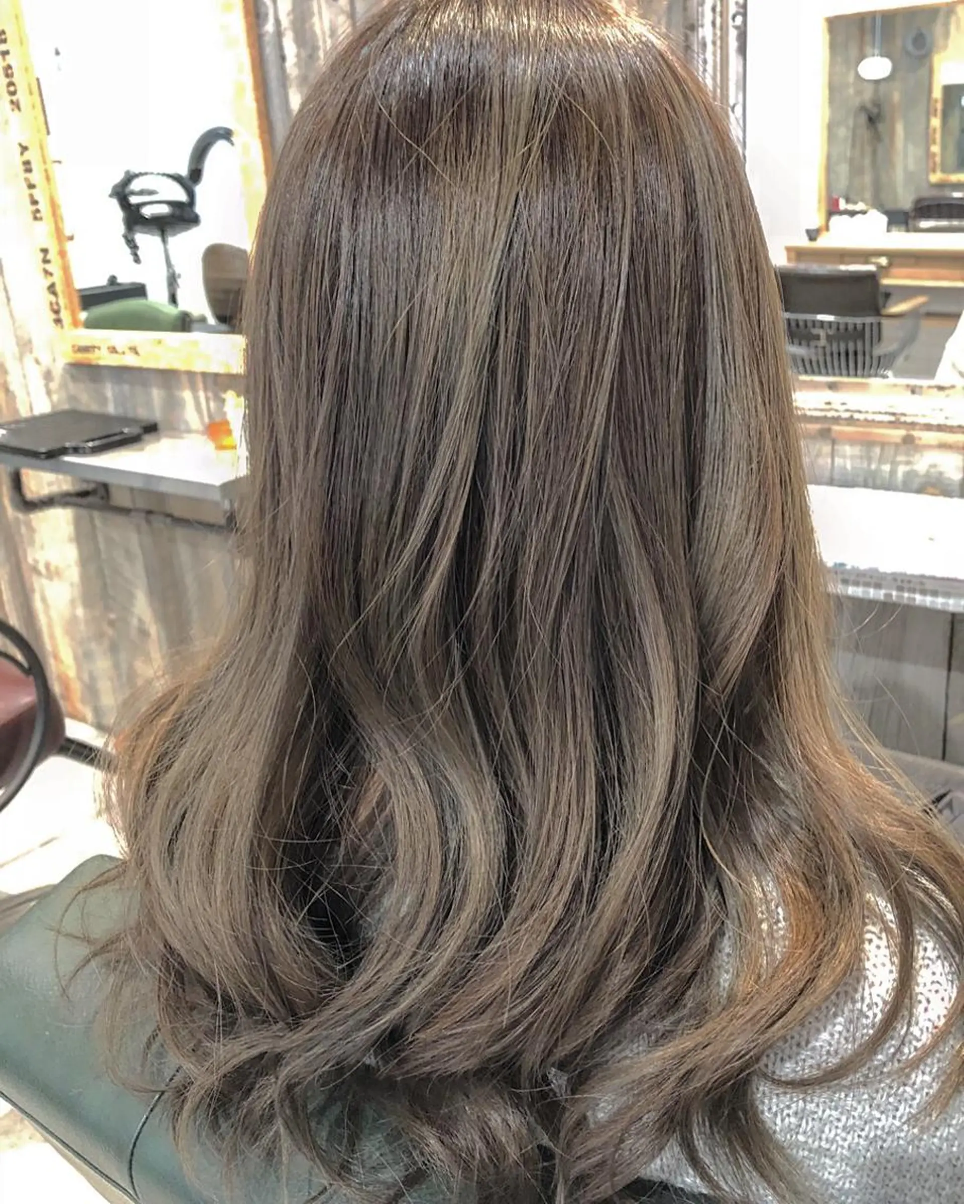 ロング カラー アッシュ カット ヘアカラー トリートメント 川野 賢のヘアスタイル