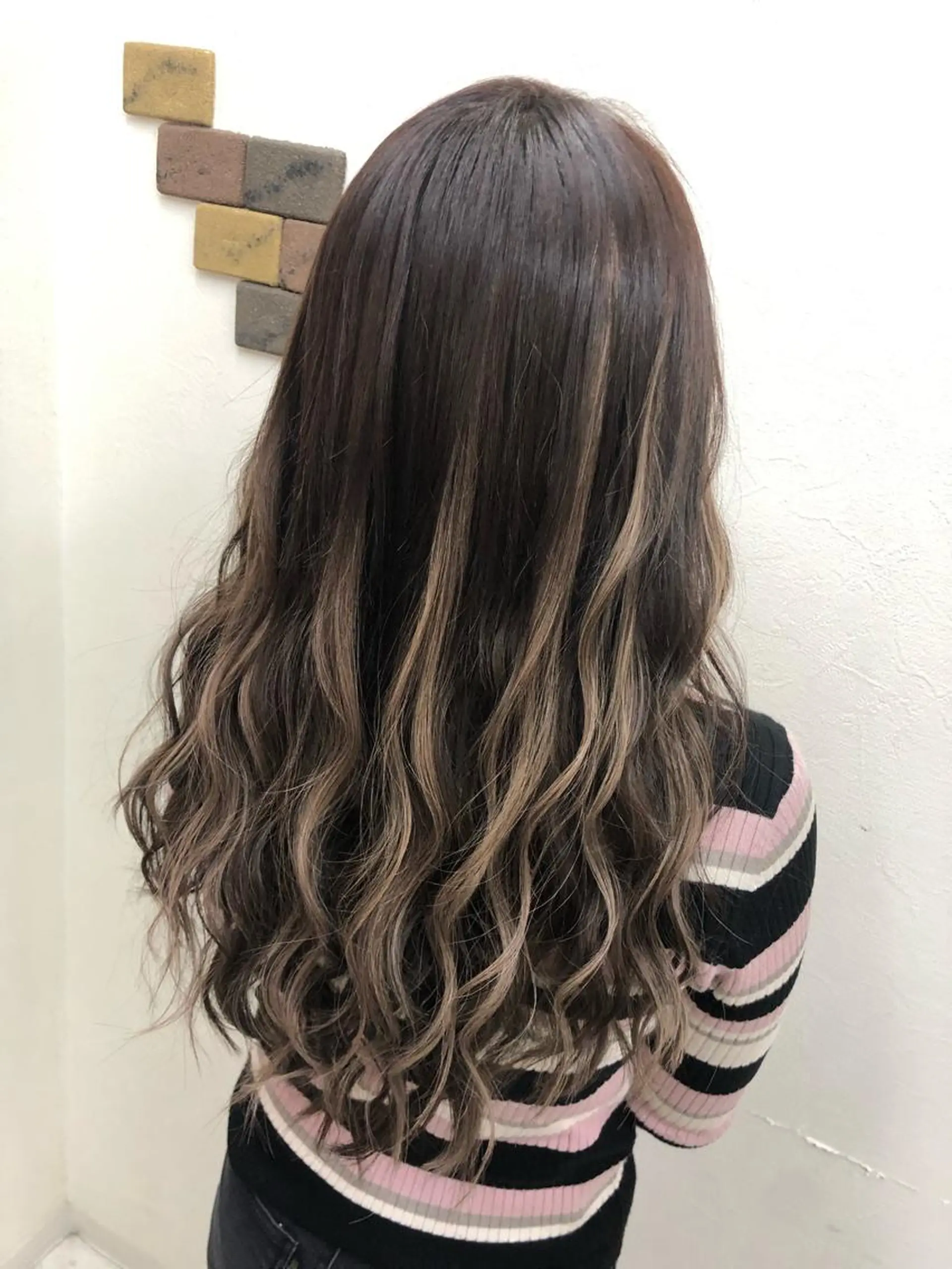 ロング カラー グラデーションカラー グレージュ ヘアカラー トリートメント エクステ MAKO ❤️‍🔥NEXTのヘアスタイル