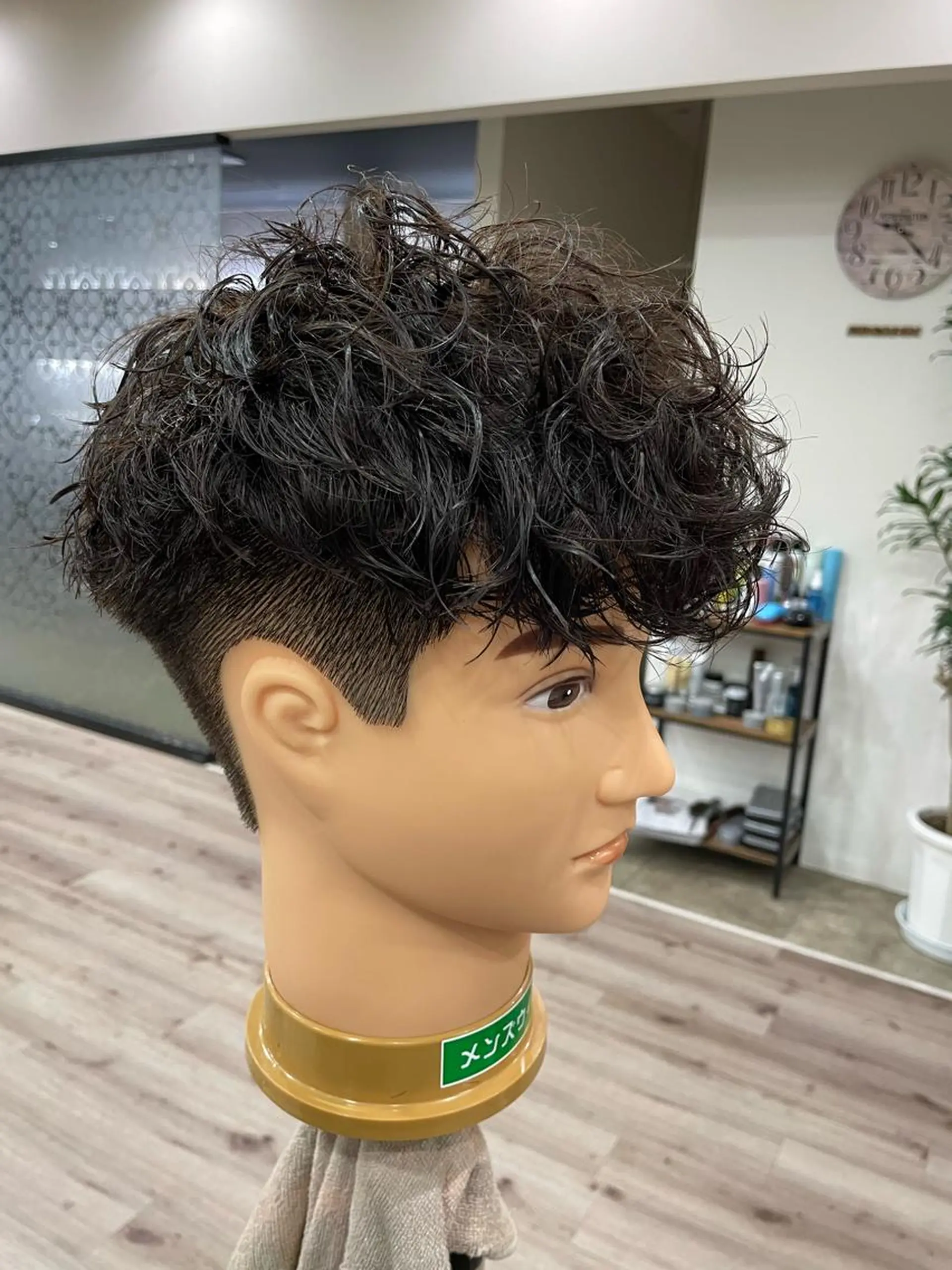 パーマ メンズ スペインカール アタ ムのヘアスタイル