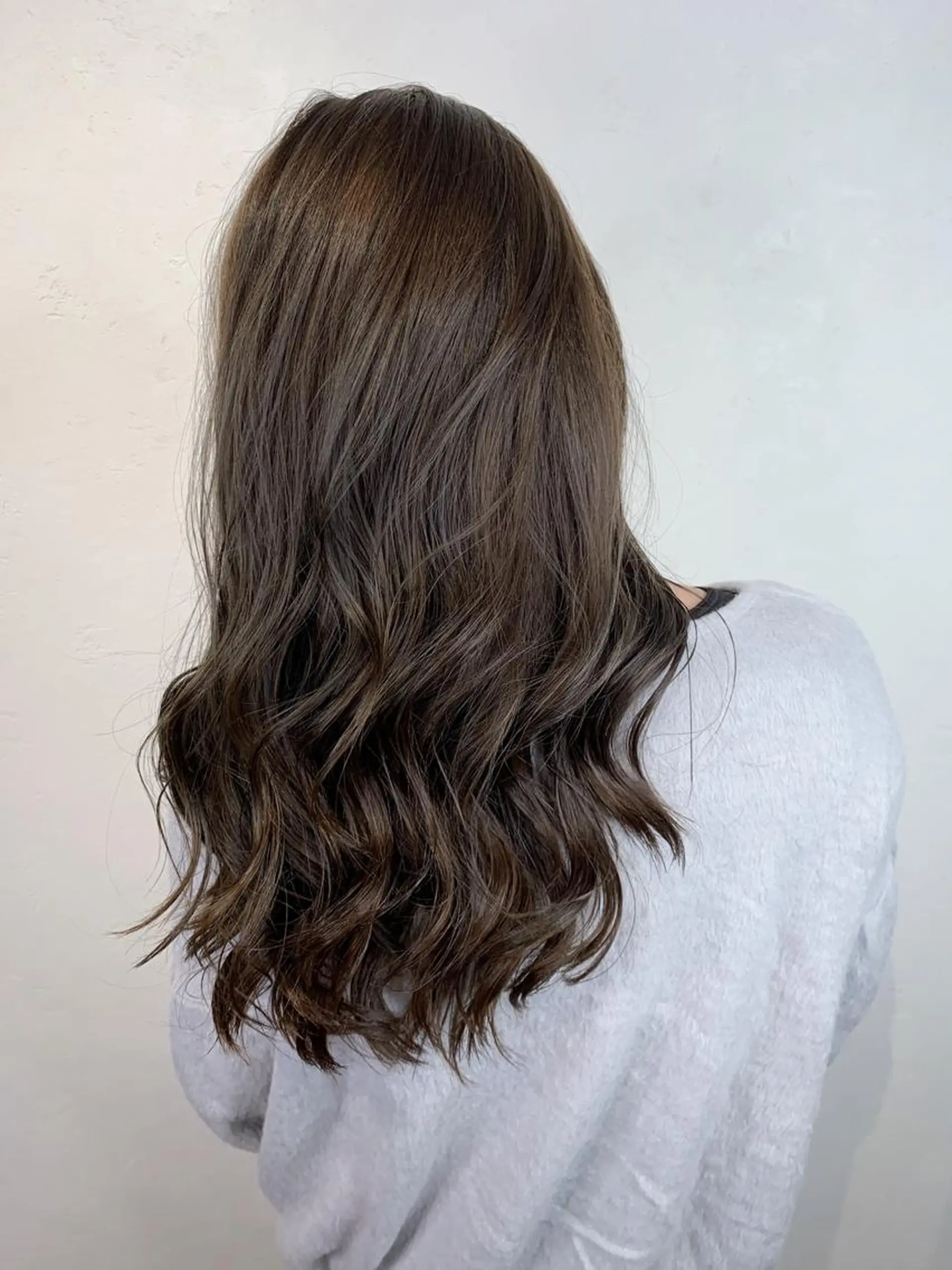 ロング カラー ブリーチ グレージュ _WHITE 天神店 YUMEKA🐻のヘアスタイル