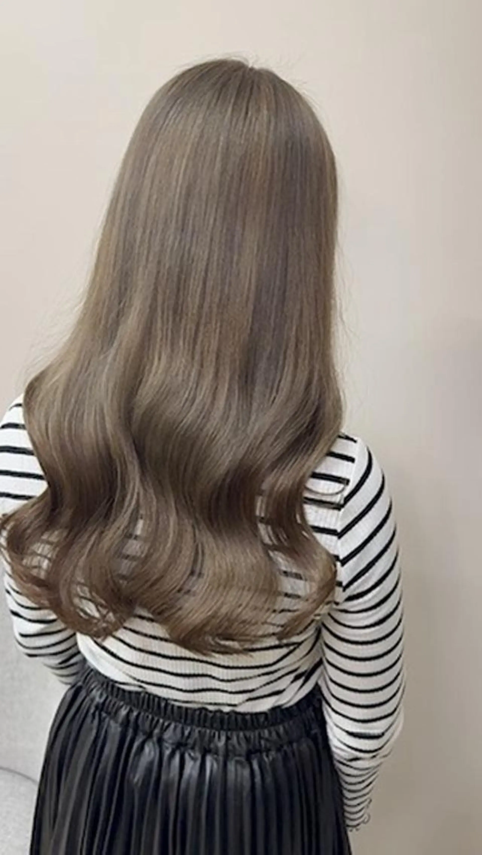 ロング パーマ カラー ベージュカラー ブリーチ 透明感カラー ダブルカラー ハイトーンカラー カット ヘアカラー トリートメント ブリーチ矯正💐 ミルクティー💐ナオのヘアスタイル