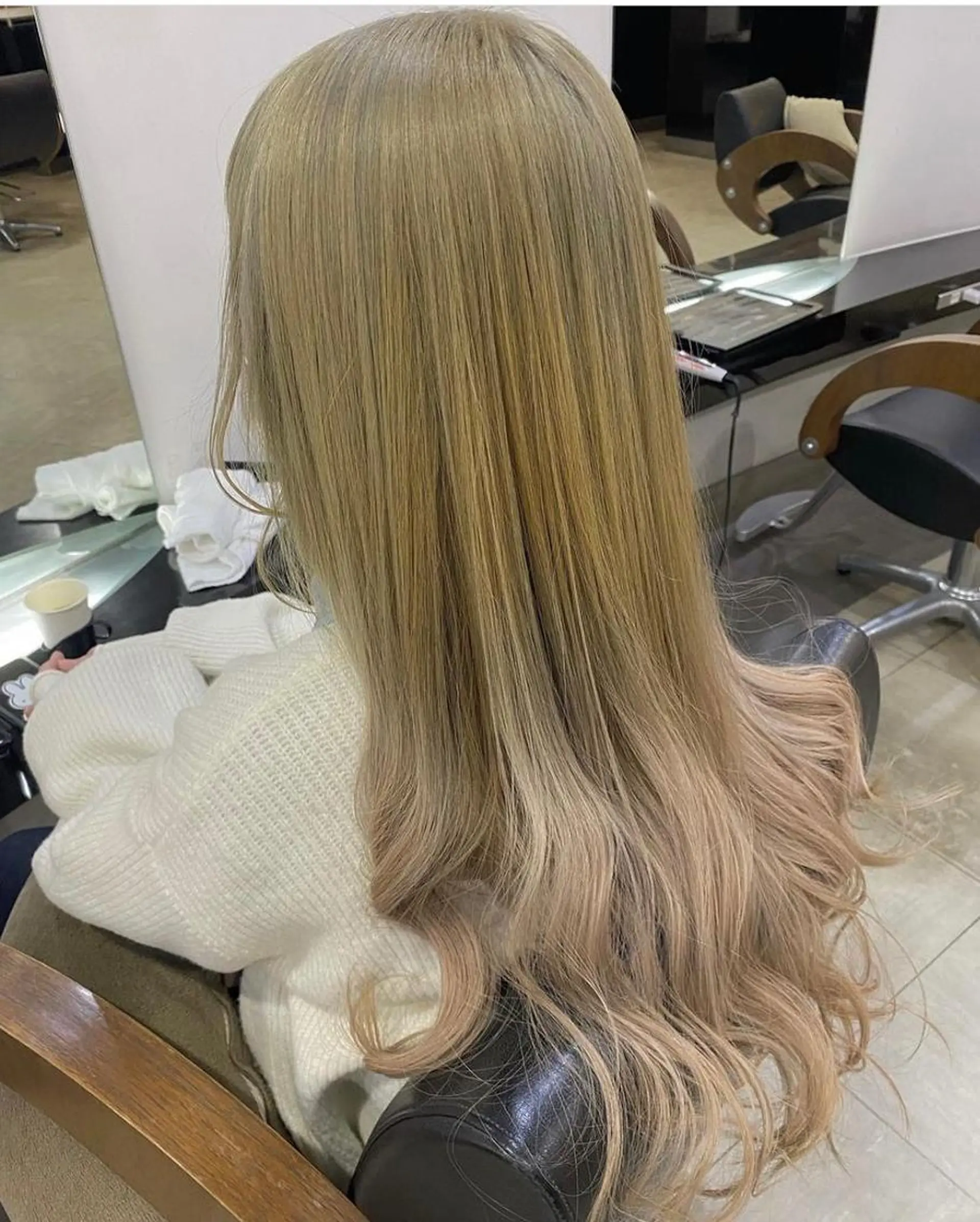 ロング カラー ヘアアレンジ ブリーチ グラデーションカラー ヘアカラー 烏山 達也のヘアスタイル