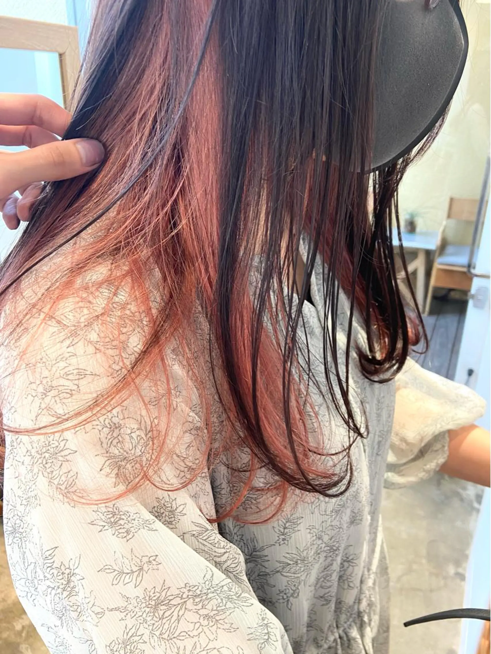 セミロング カラー ショート/ウルフ ハイトーン/カイセイのヘアスタイル