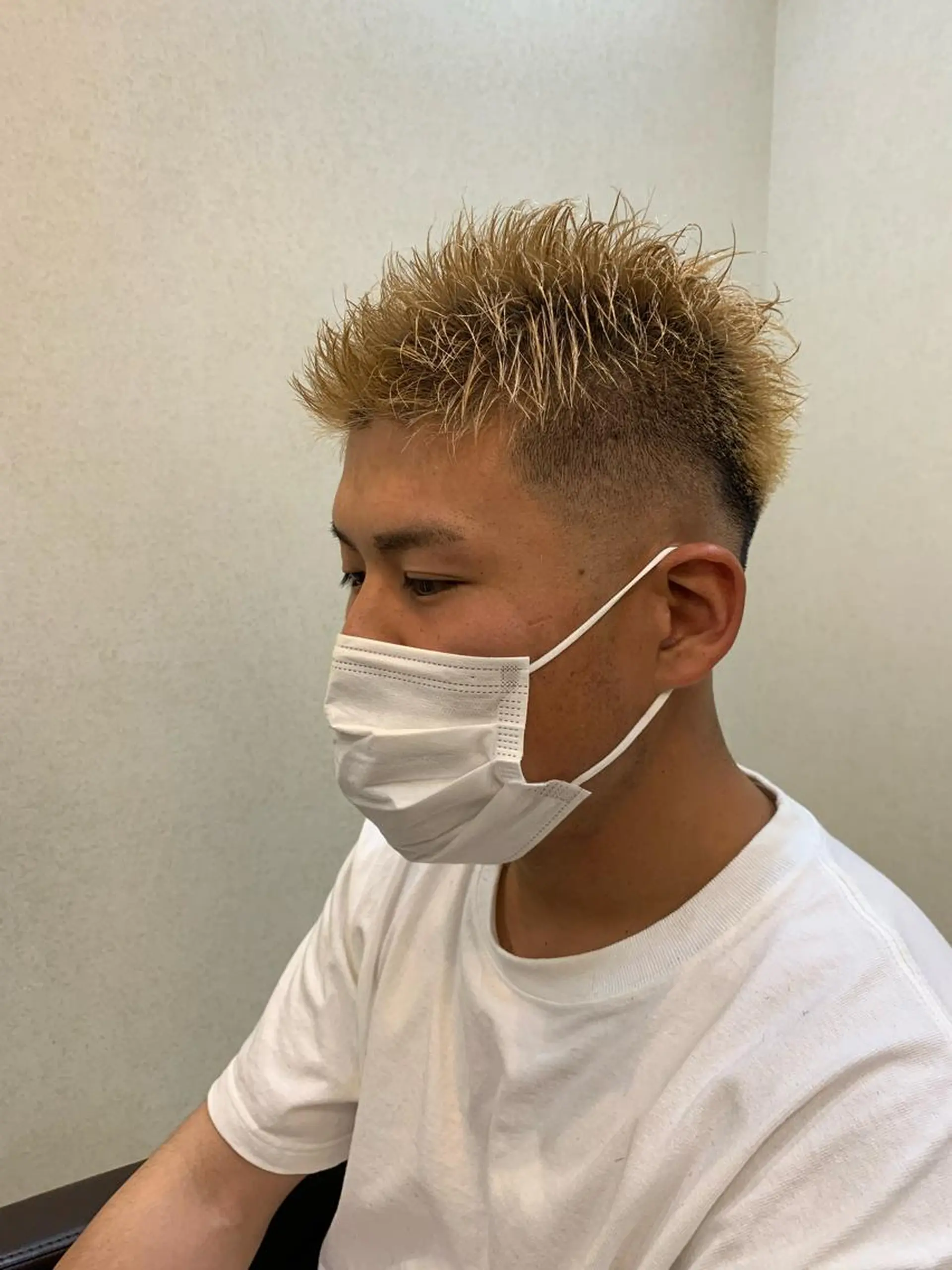 カラー メンズ フェードカット スキンフェード 土屋 竣奨のヘアスタイル