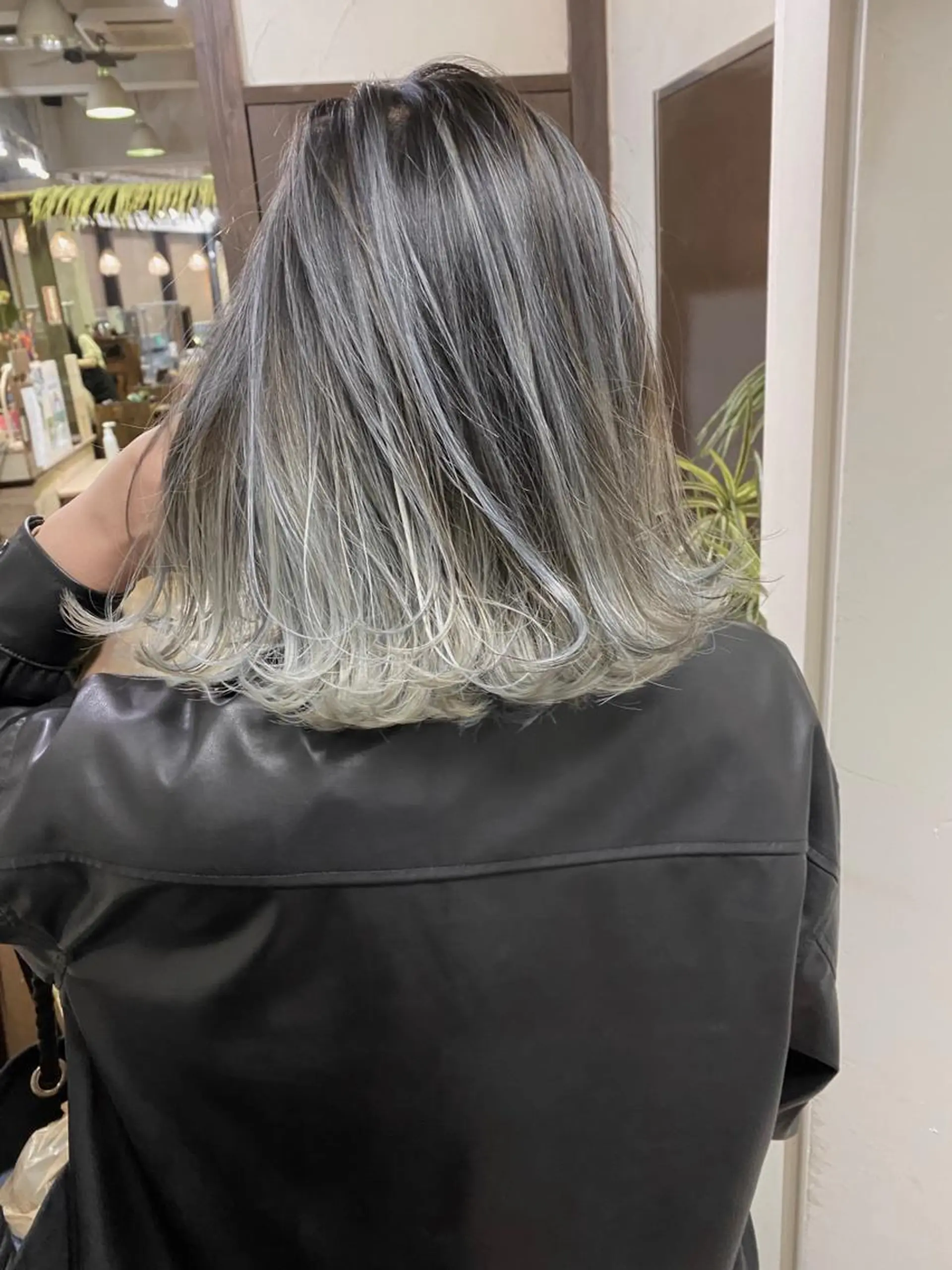 ミディアム カラー バレイヤージュ レイヤーカット ヘアカラー PSY(サイ)池袋 金田尚久🎨のヘアスタイル