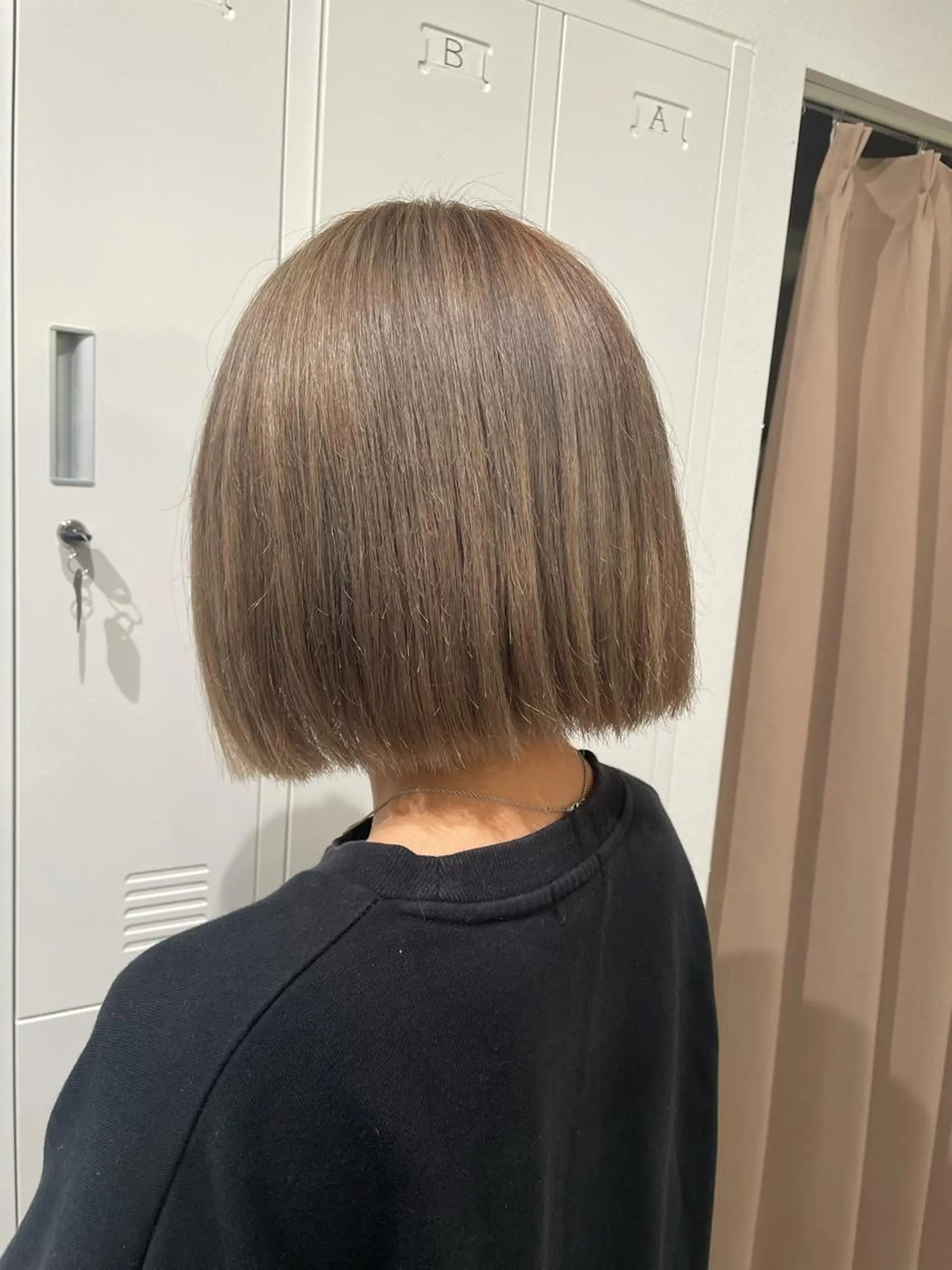 カラー ベージュカラー ハイトーンカラー ハイトーンベージュ ミルクティーベージュ ボブ 酒見 里奈のヘアスタイル