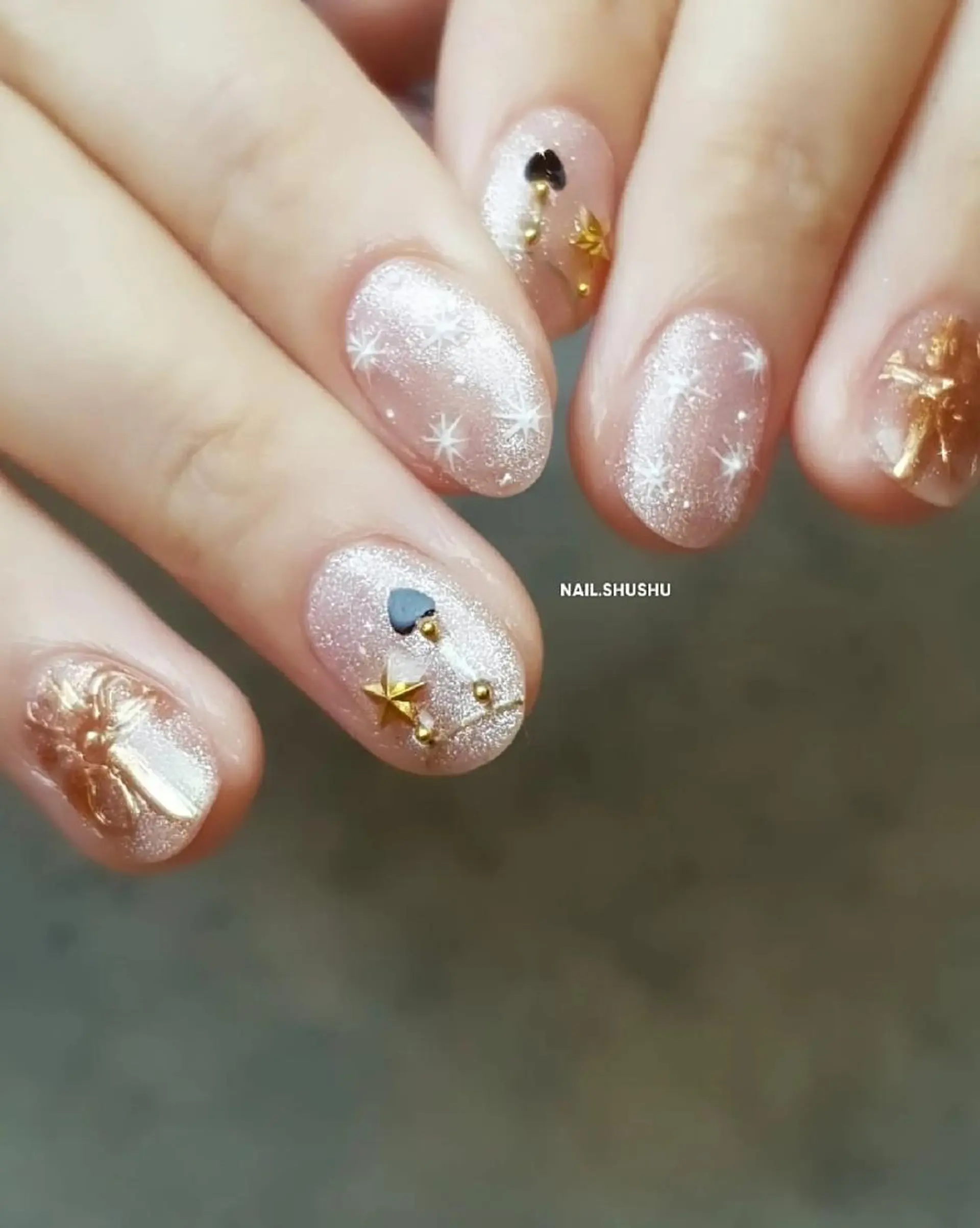 ネイル 持ち込み ニュアンスネイル シンプルネイル 冬ネイル 3dパーツ/流行り 👧shushu❤️のネイルデザイン